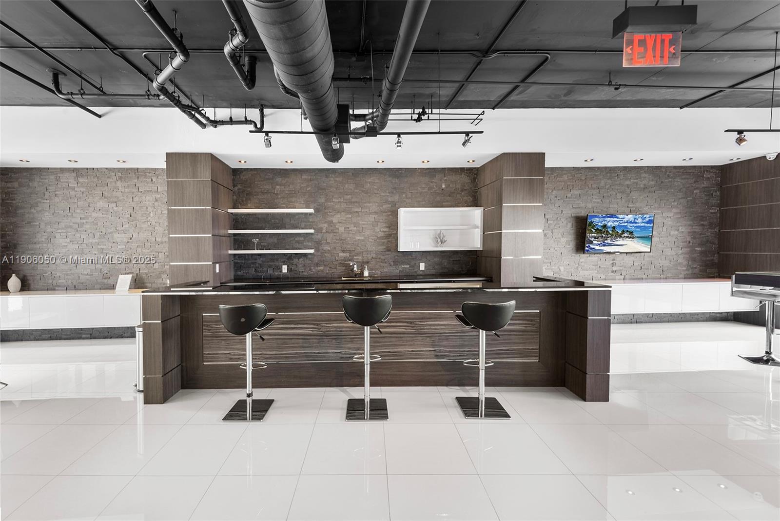 BLUE CONDO - Residential