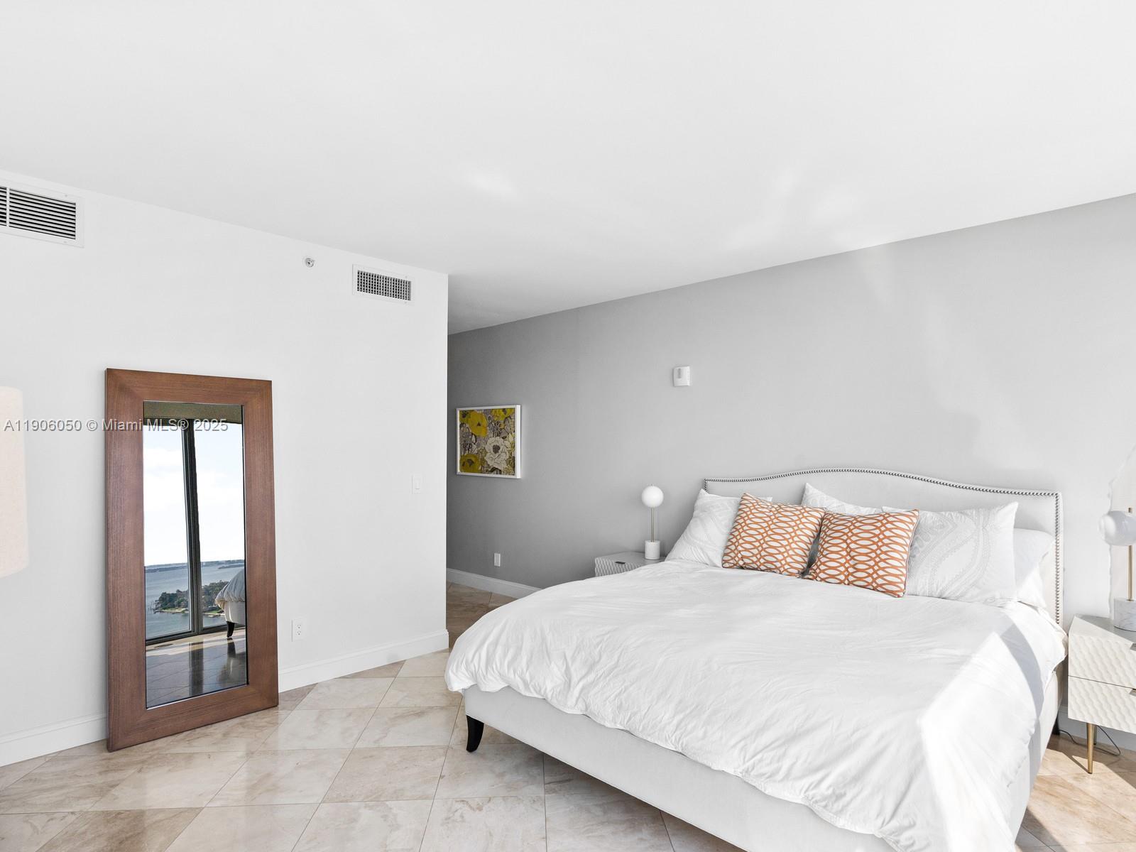 BLUE CONDO - Residential