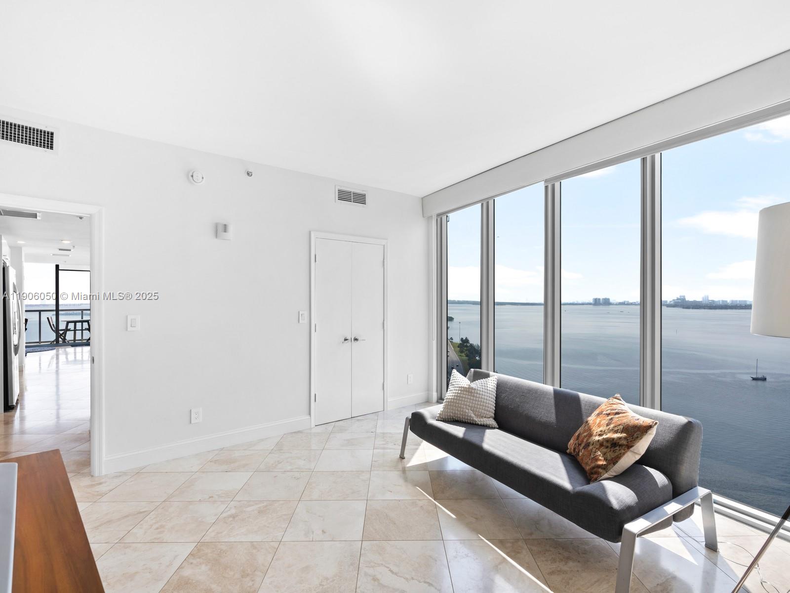 BLUE CONDO - Residential