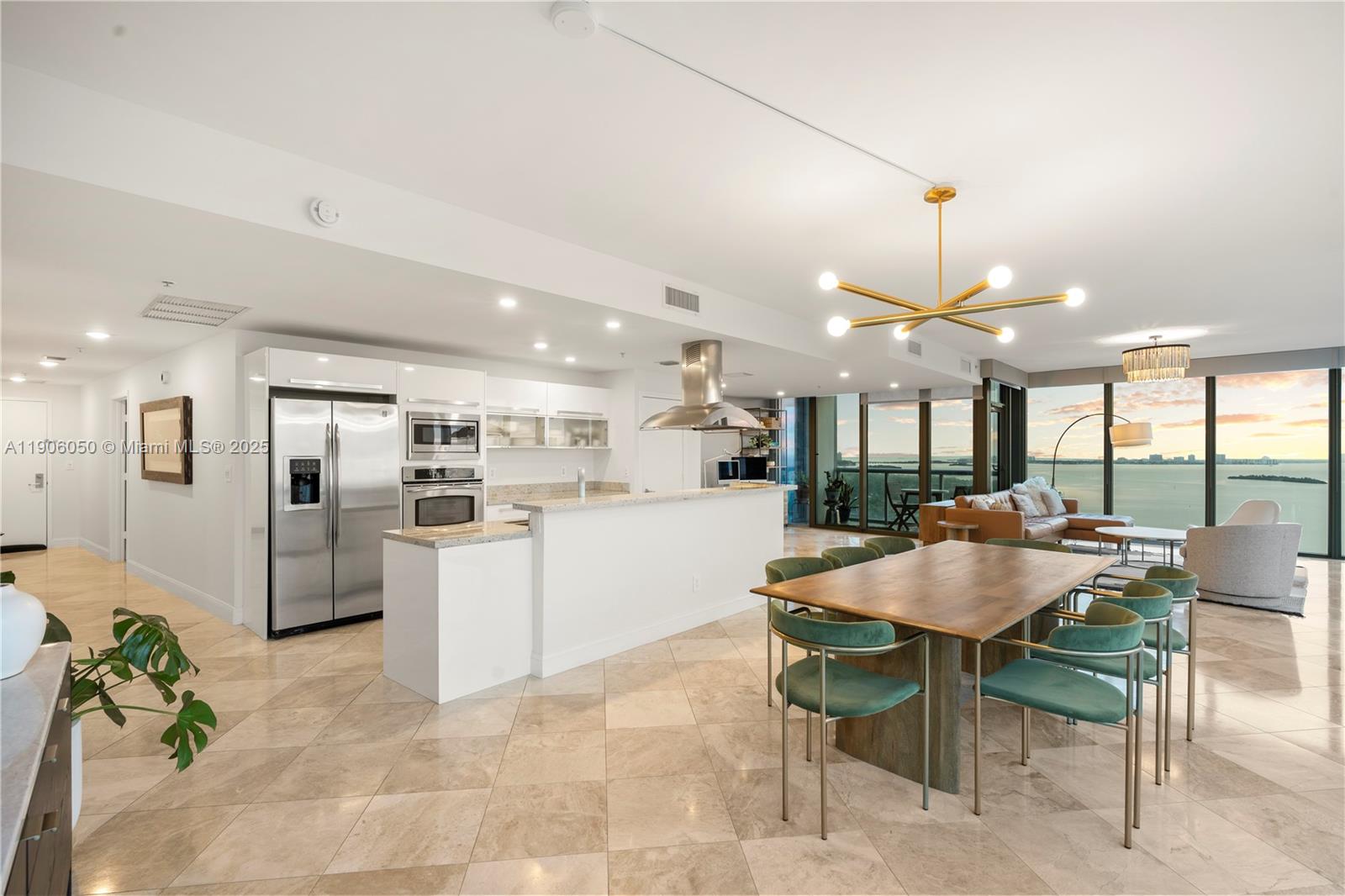 BLUE CONDO - Residential