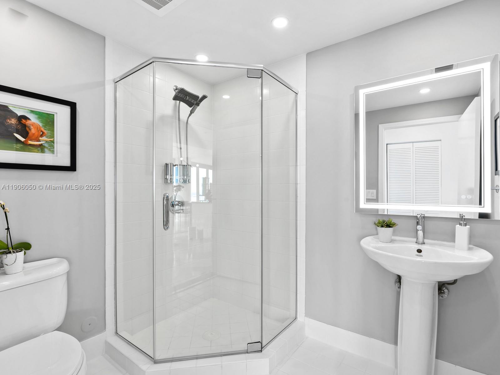 BLUE CONDO - Residential