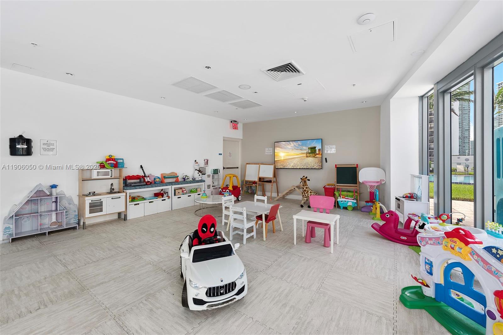 BLUE CONDO - Residential