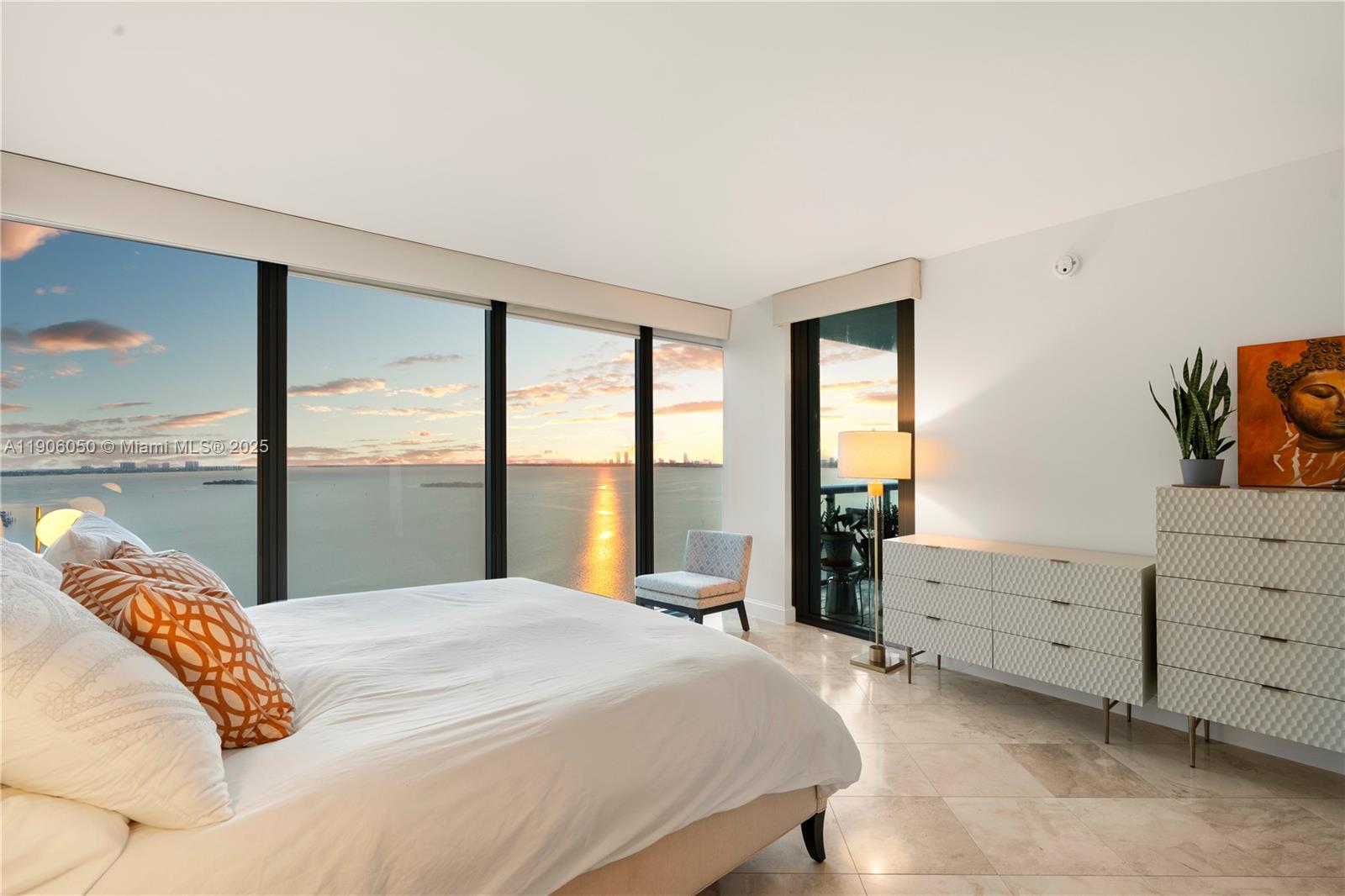 BLUE CONDO - Residential