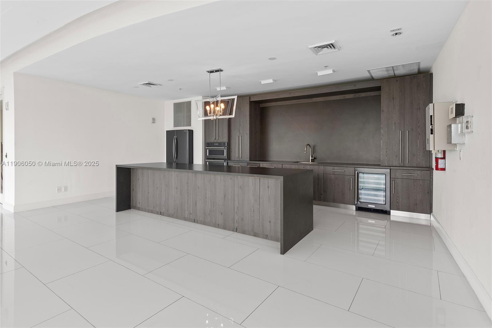 BLUE CONDO - Residential