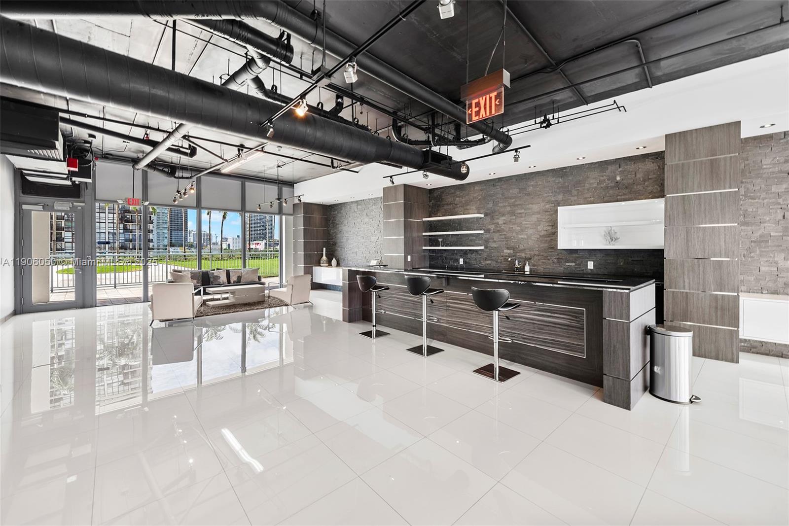 BLUE CONDO - Residential