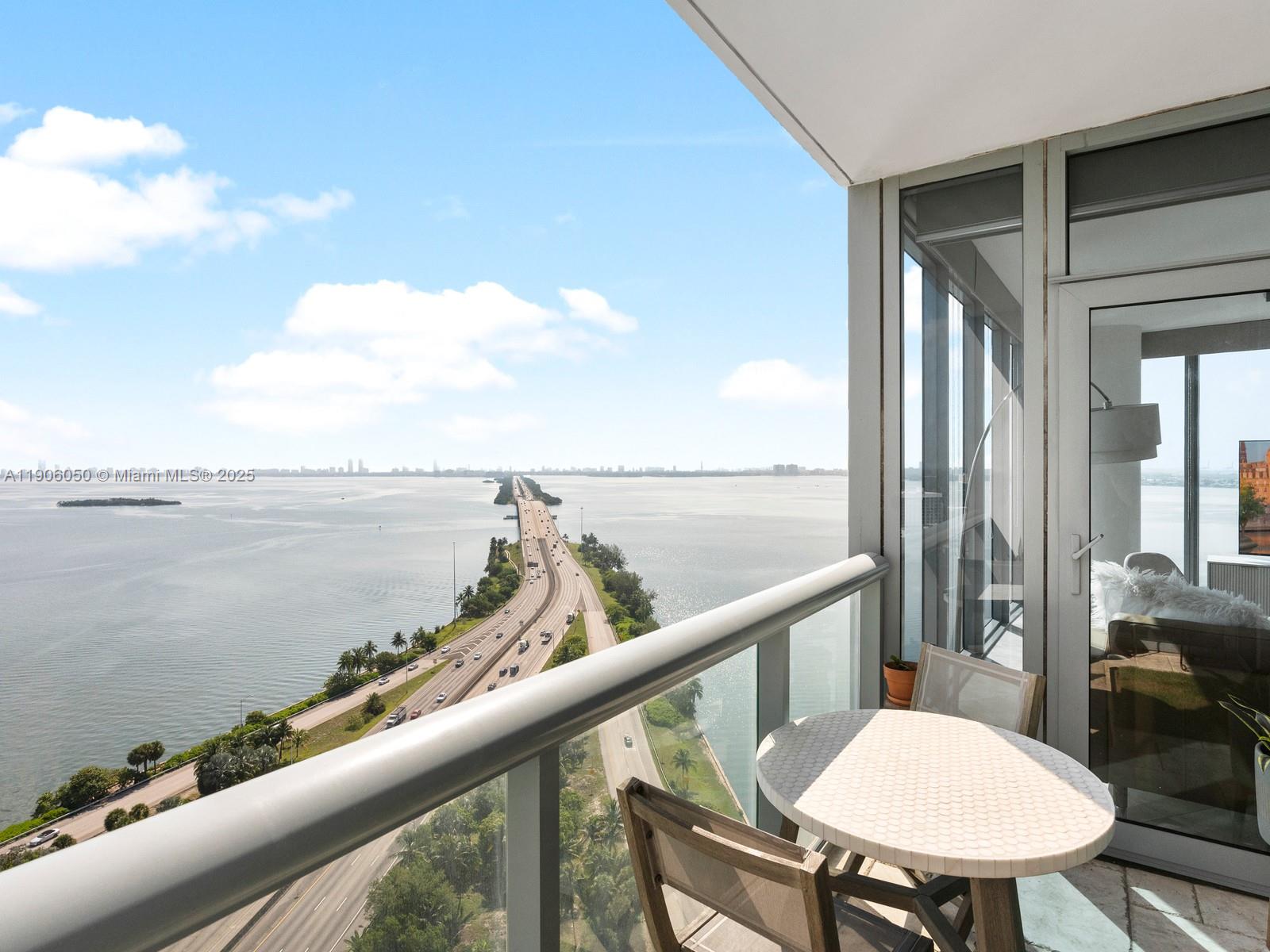 BLUE CONDO - Residential