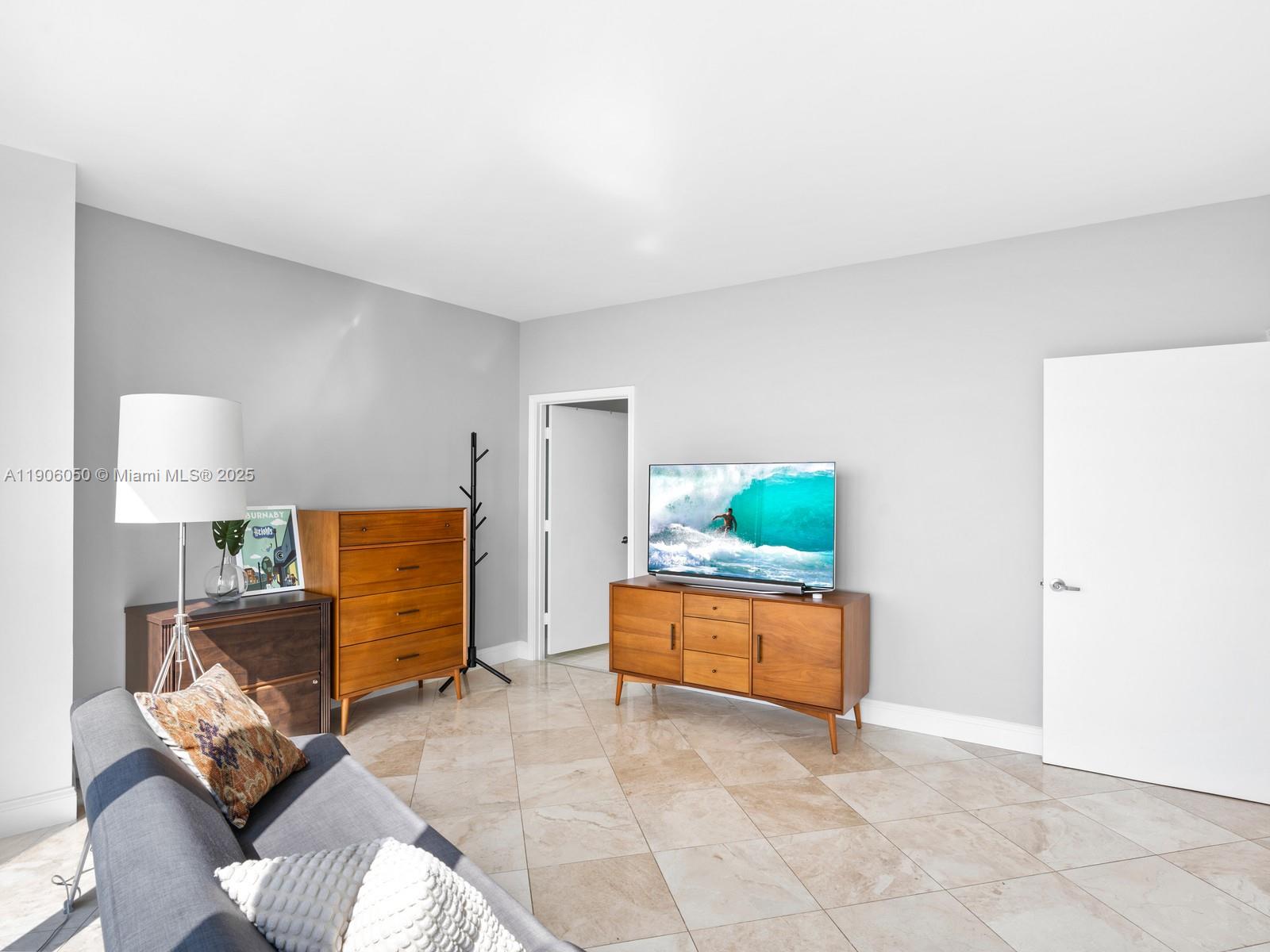 BLUE CONDO - Residential