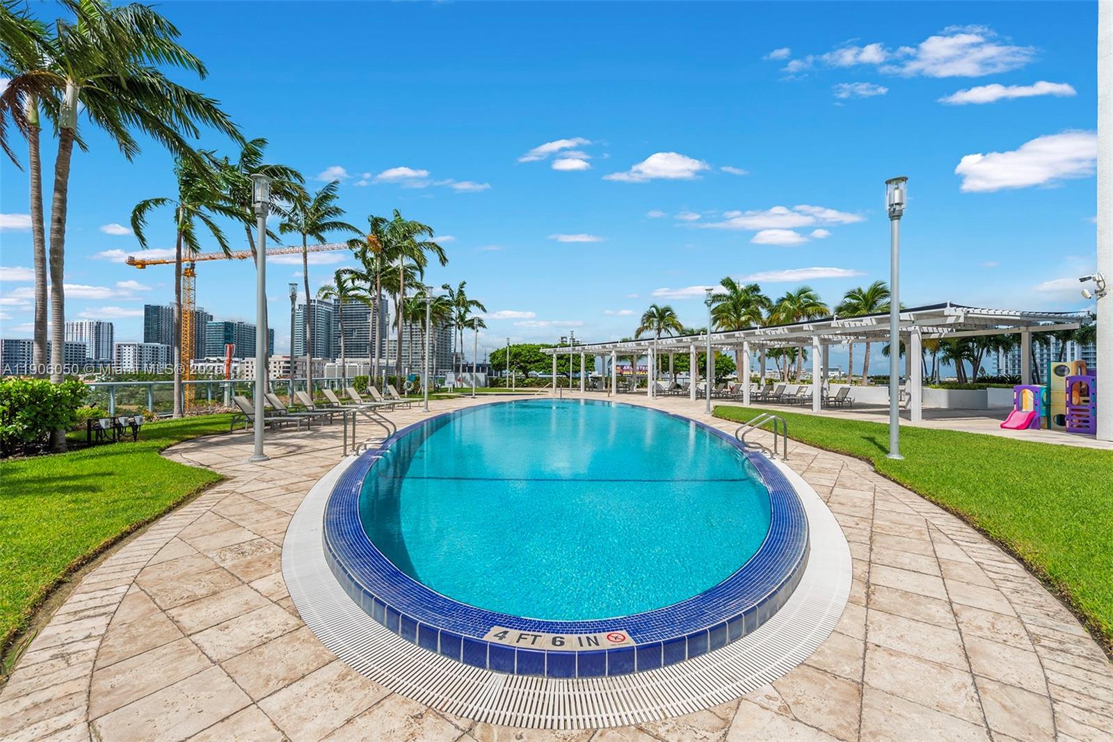 BLUE CONDO - Residential