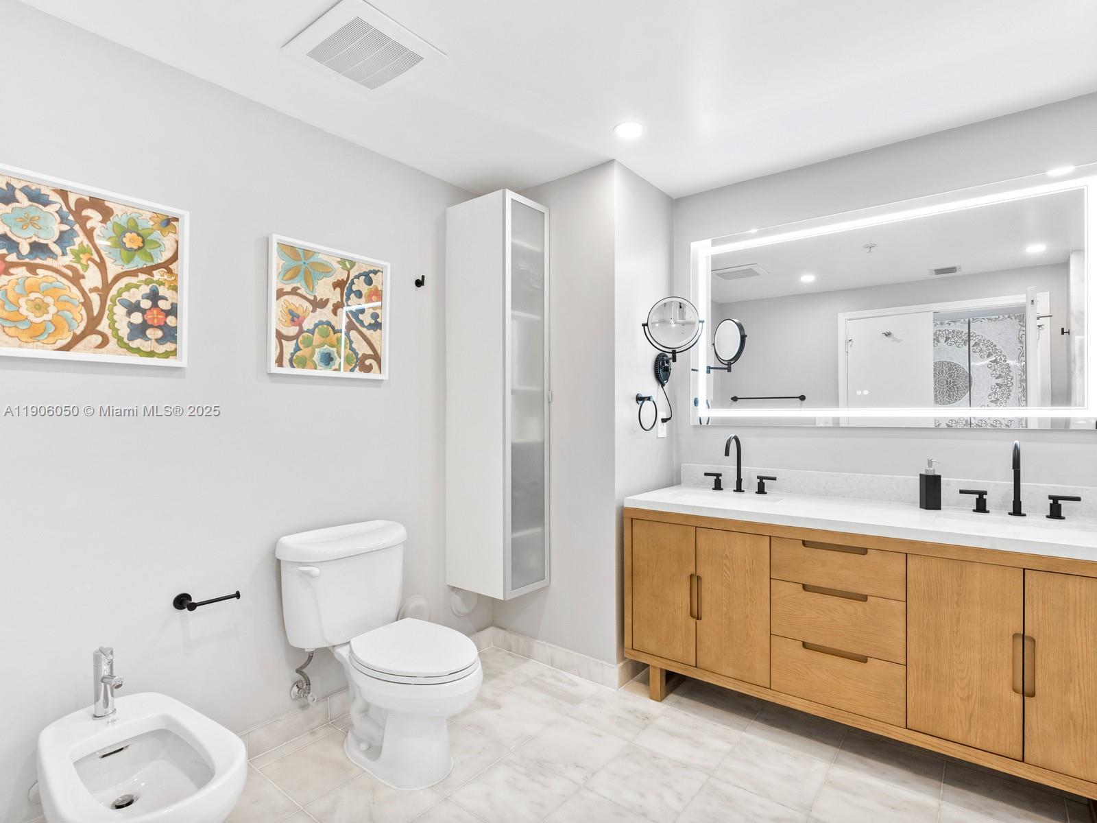 BLUE CONDO - Residential