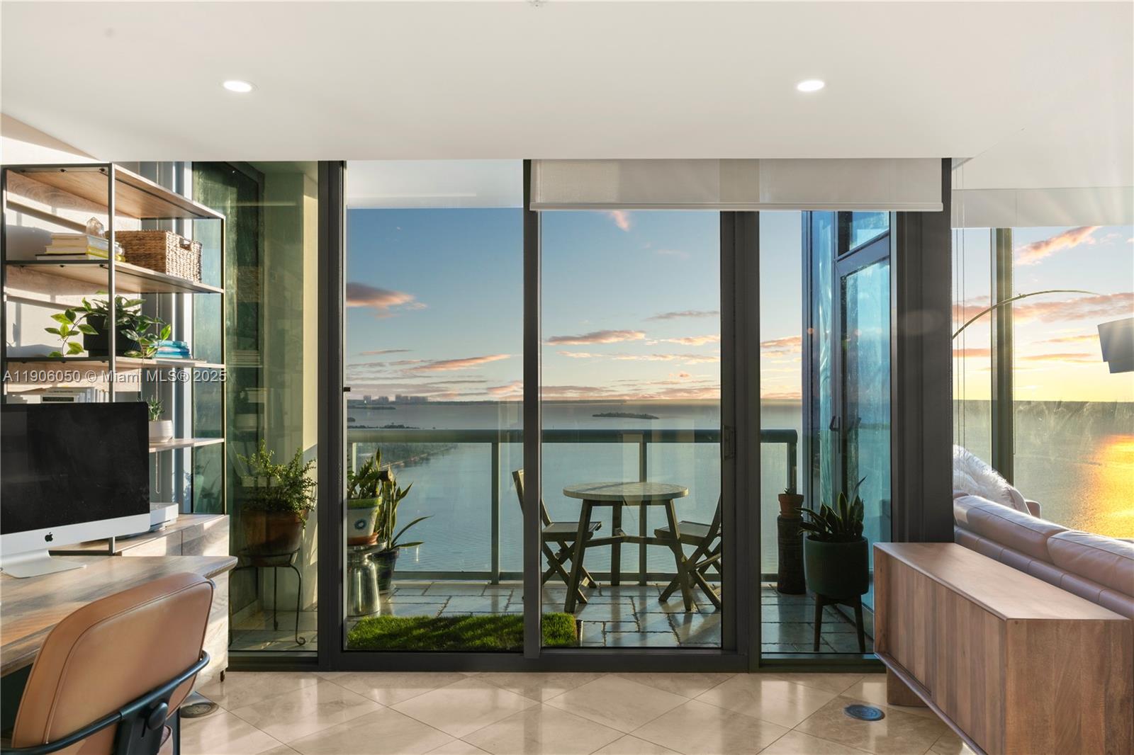 BLUE CONDO - Residential