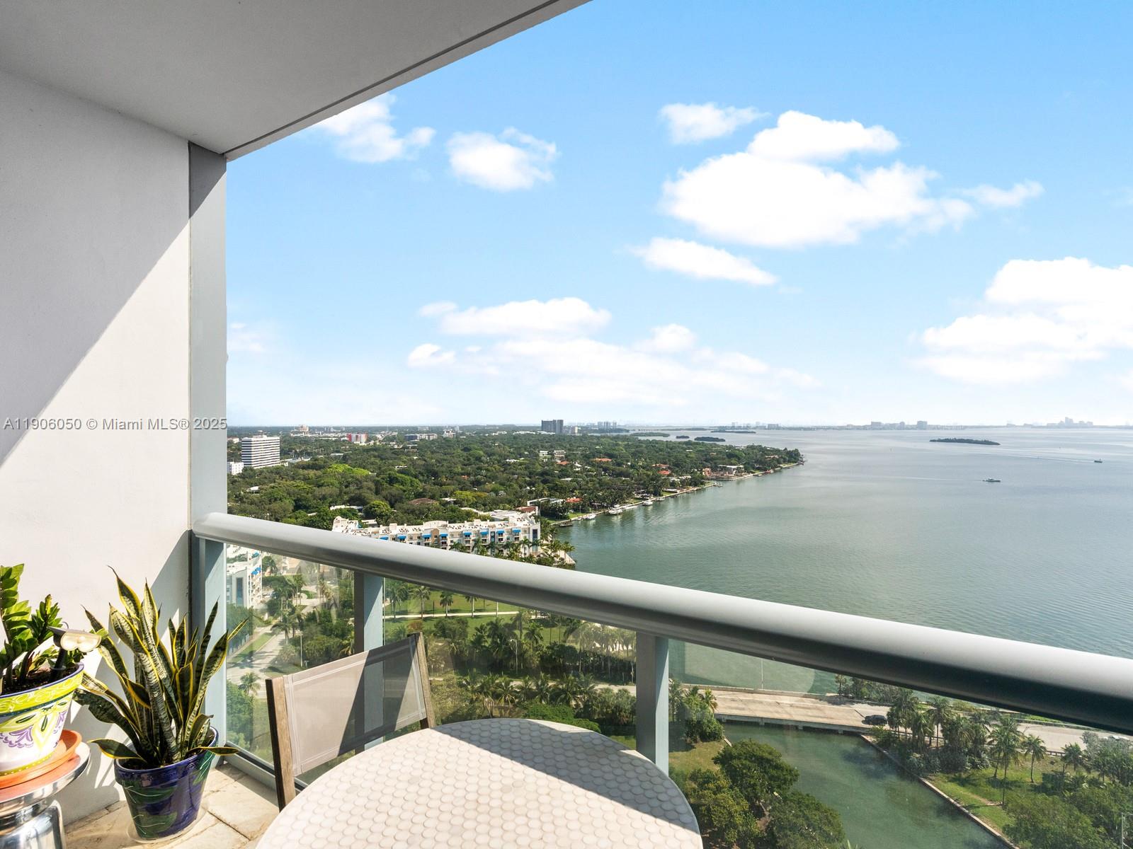 BLUE CONDO - Residential