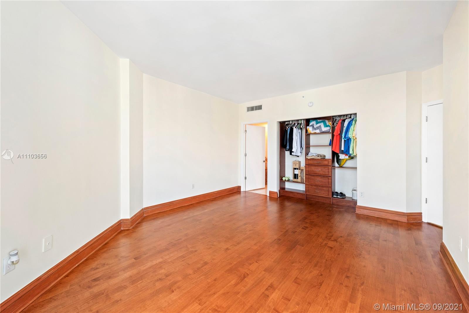 OCEANIA V CONDO - Residential