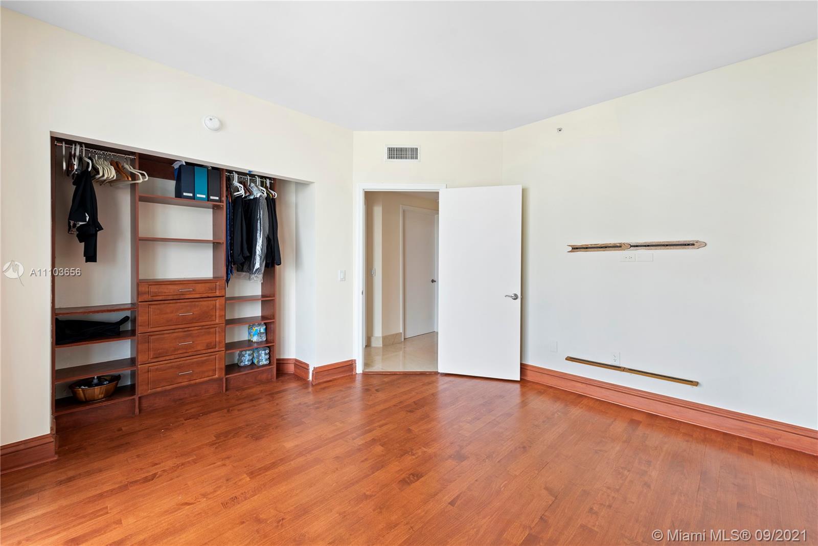 OCEANIA V CONDO - Residential