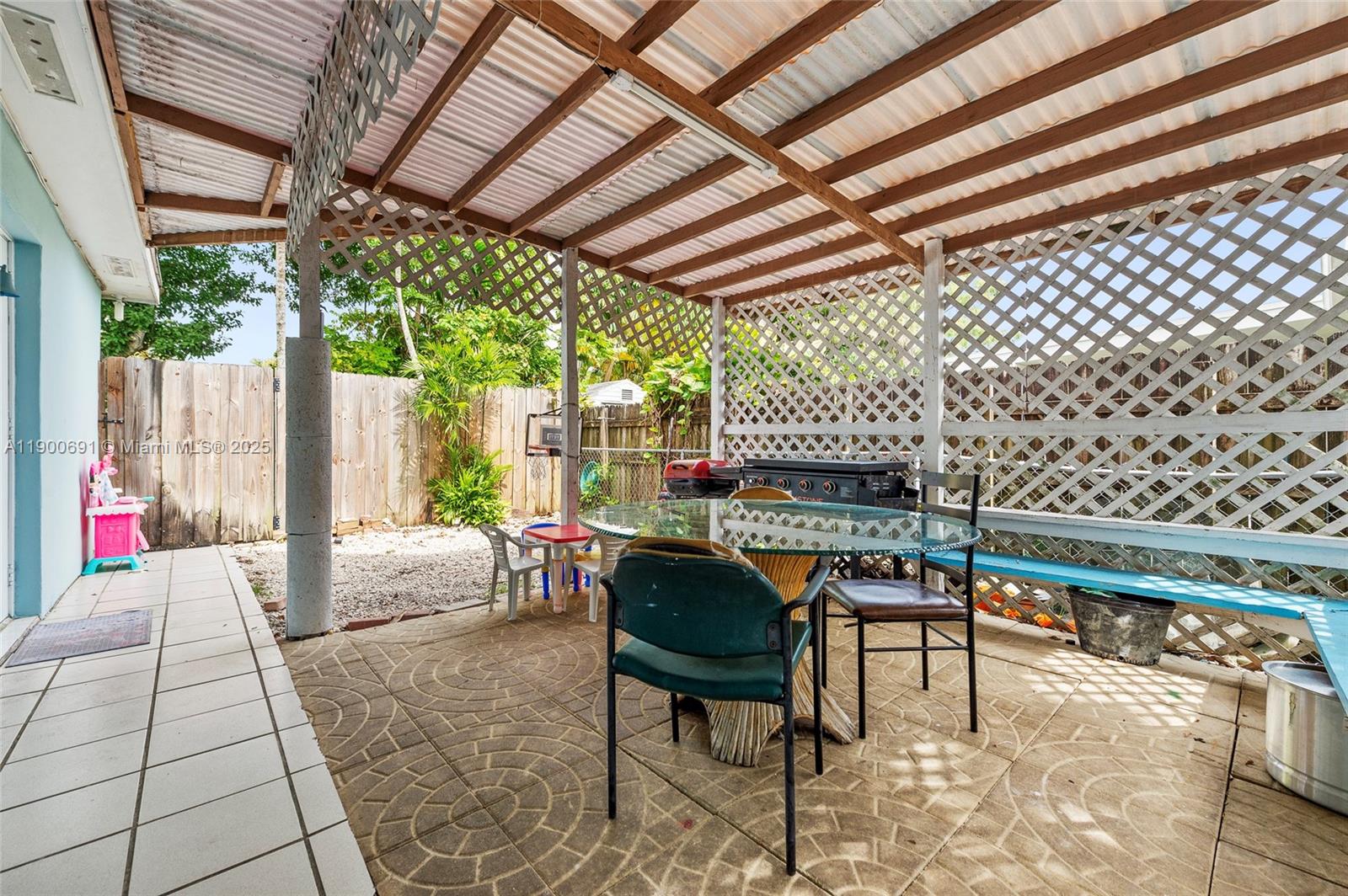 KENDALE LAKES SEC 4 - Residential
