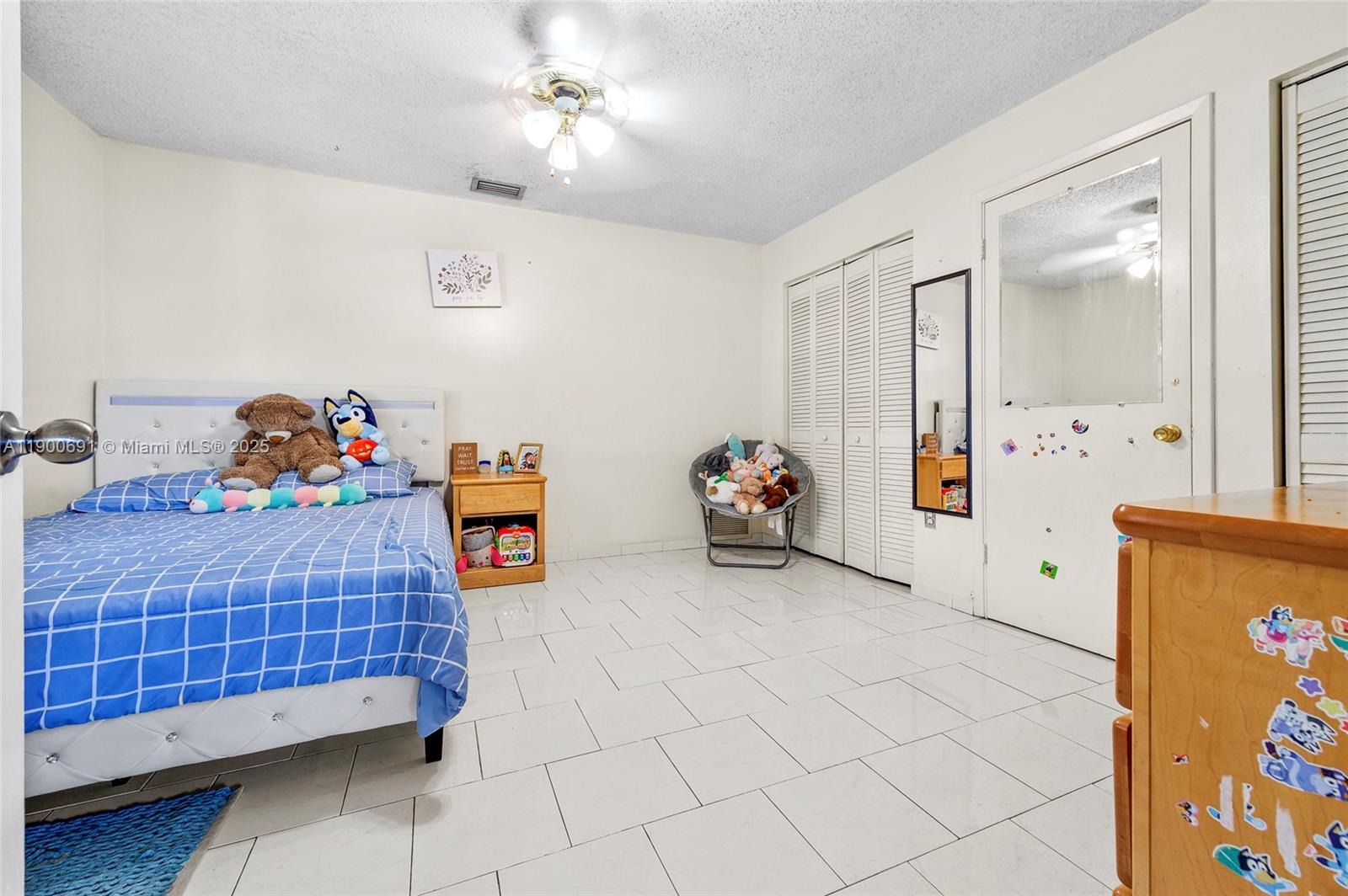 KENDALE LAKES SEC 4 - Residential