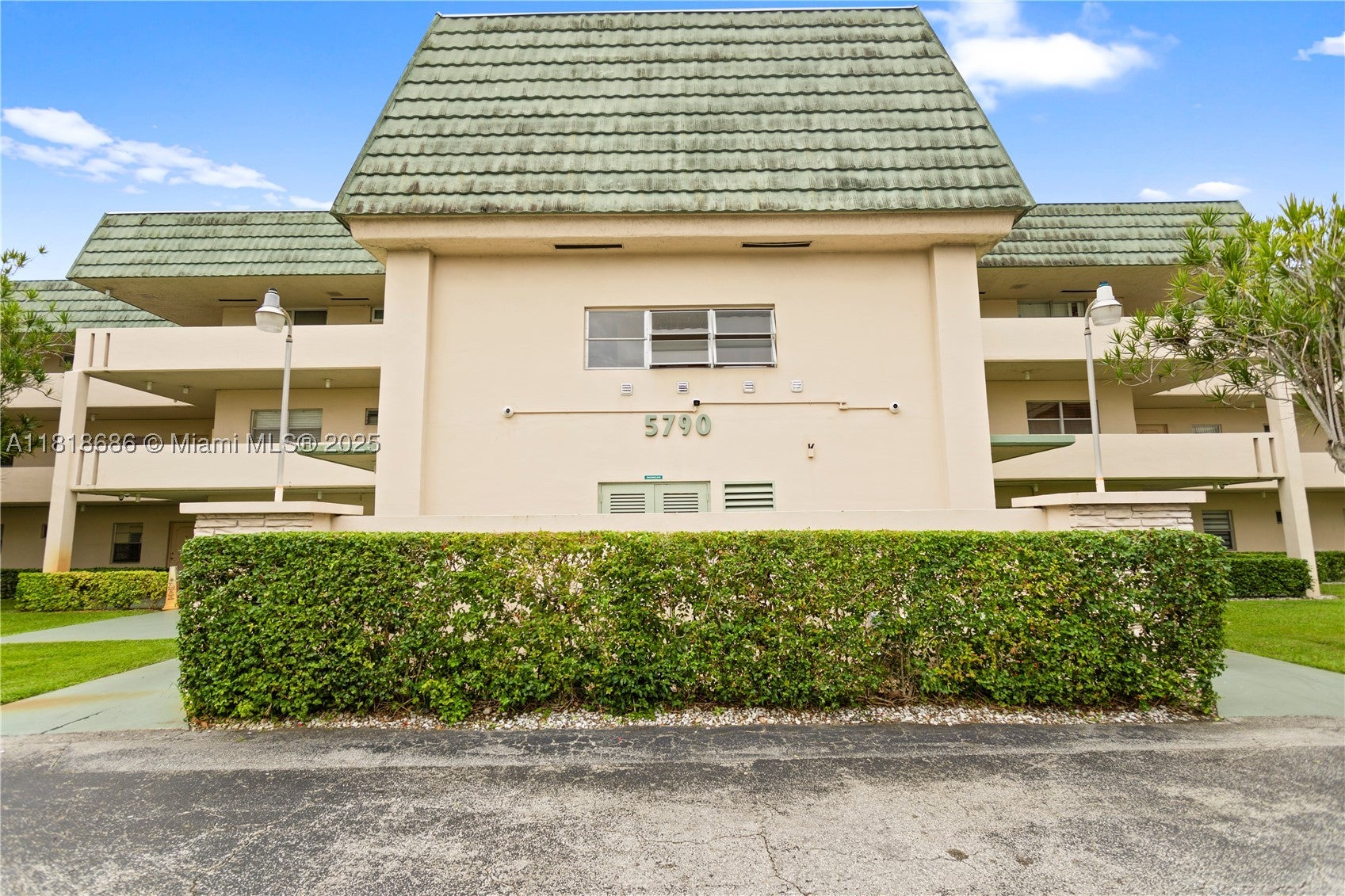 5790 Stirling Rd 212, Hollywood FL 33021