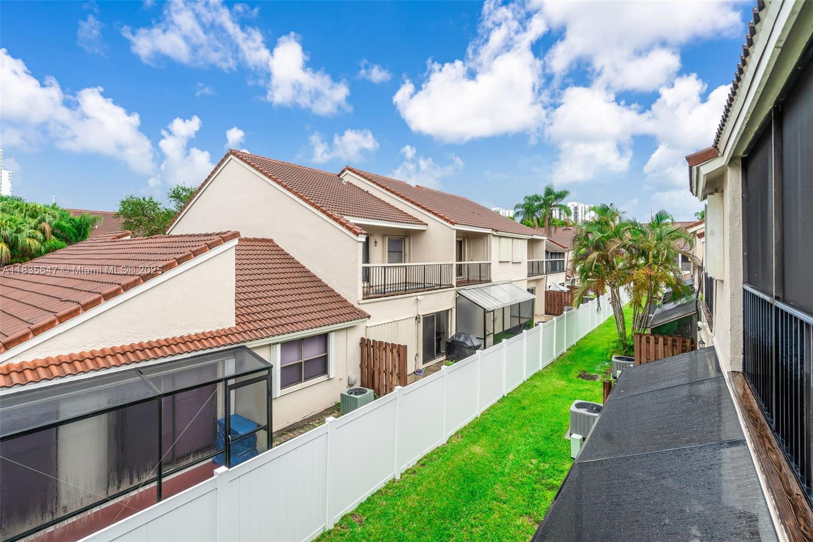 LA MIRAGE OF HARBOR VILG - Residential