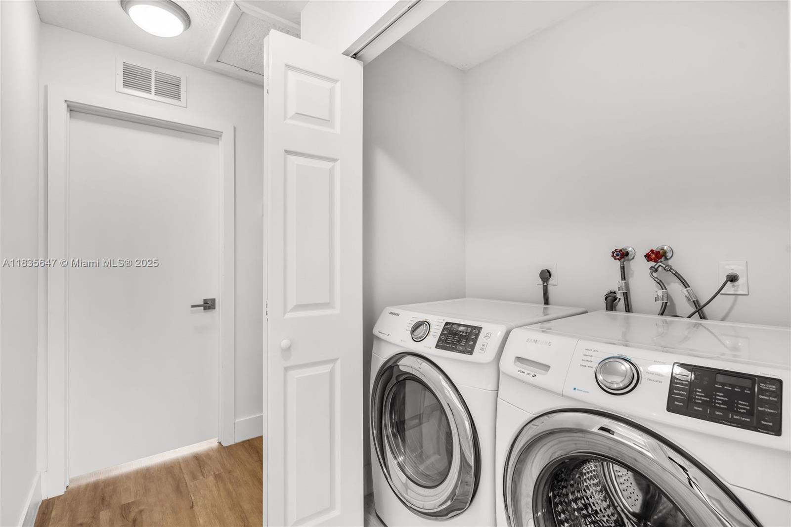 LA MIRAGE OF HARBOR VILG - Residential