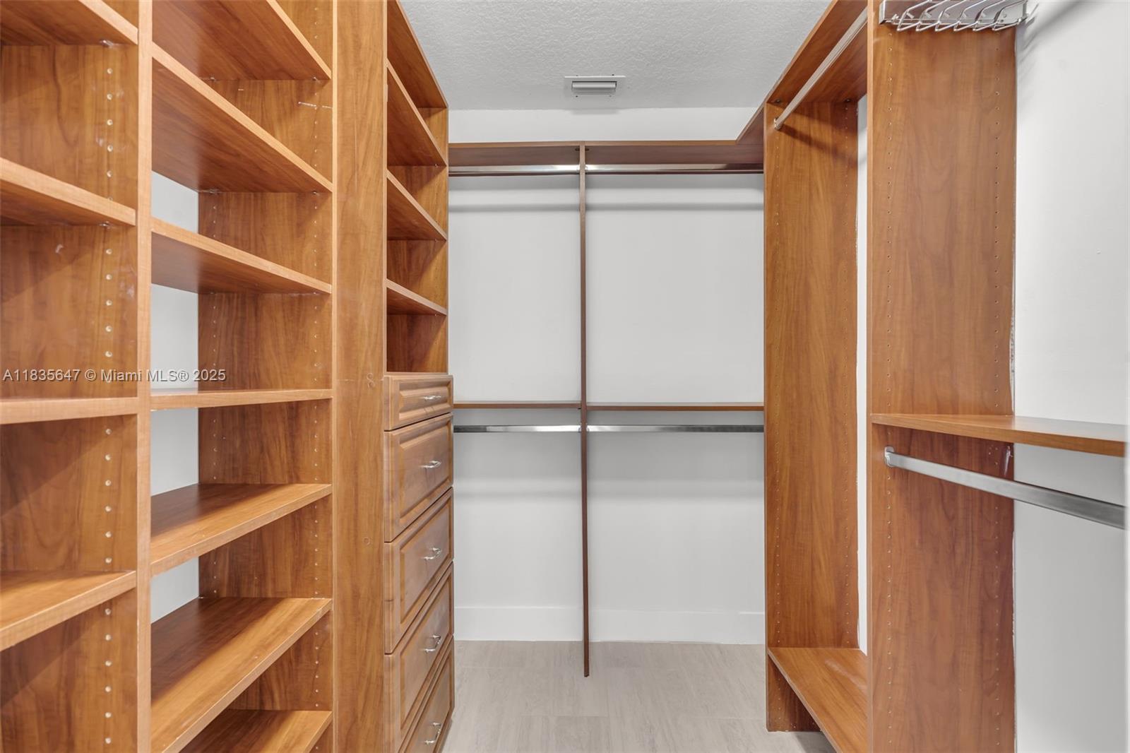 LA MIRAGE OF HARBOR VILG - Residential