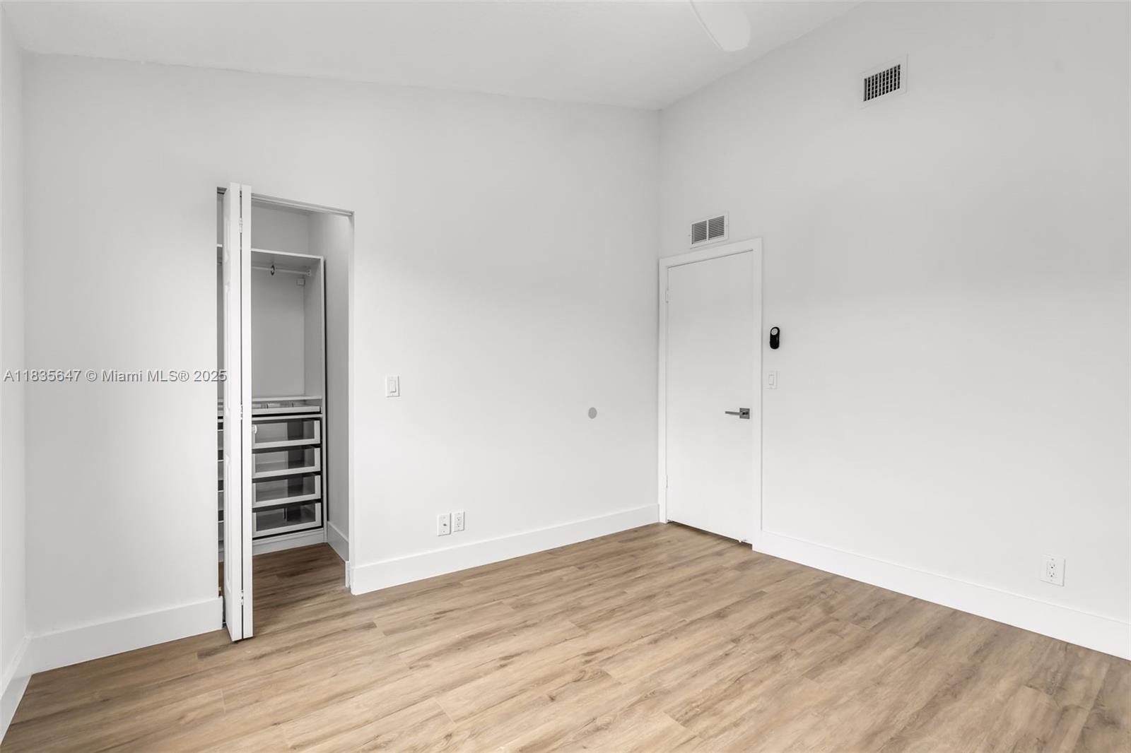 LA MIRAGE OF HARBOR VILG - Residential