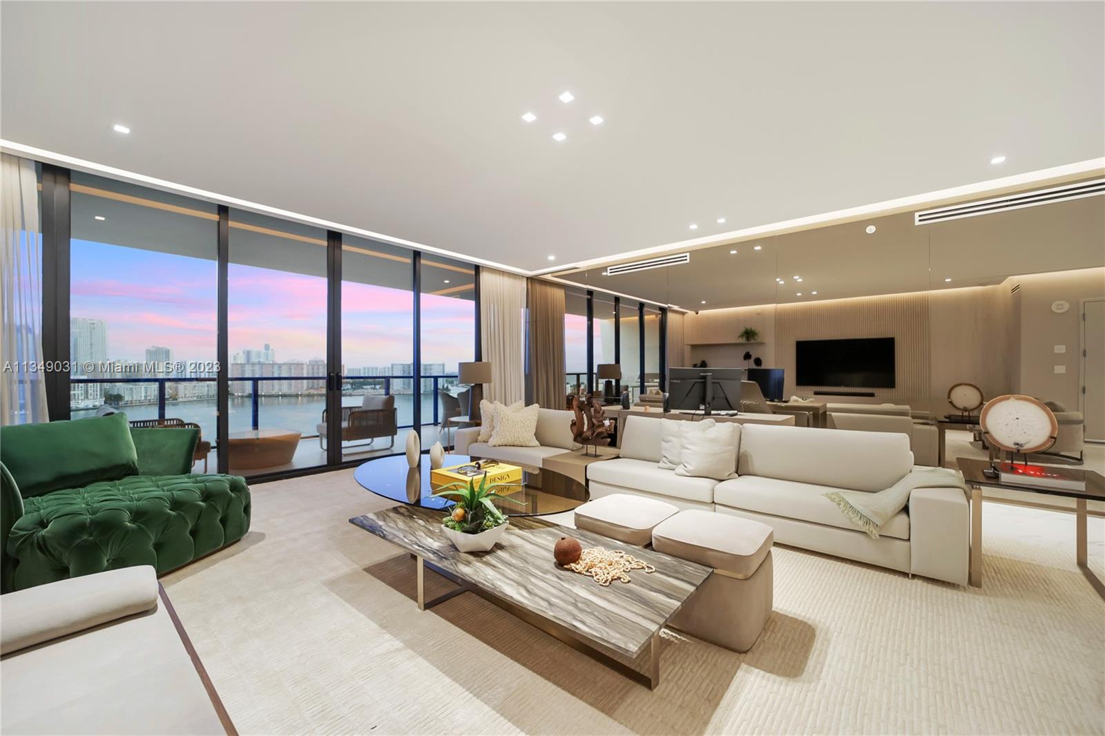 PRIVE CONDO - Residential