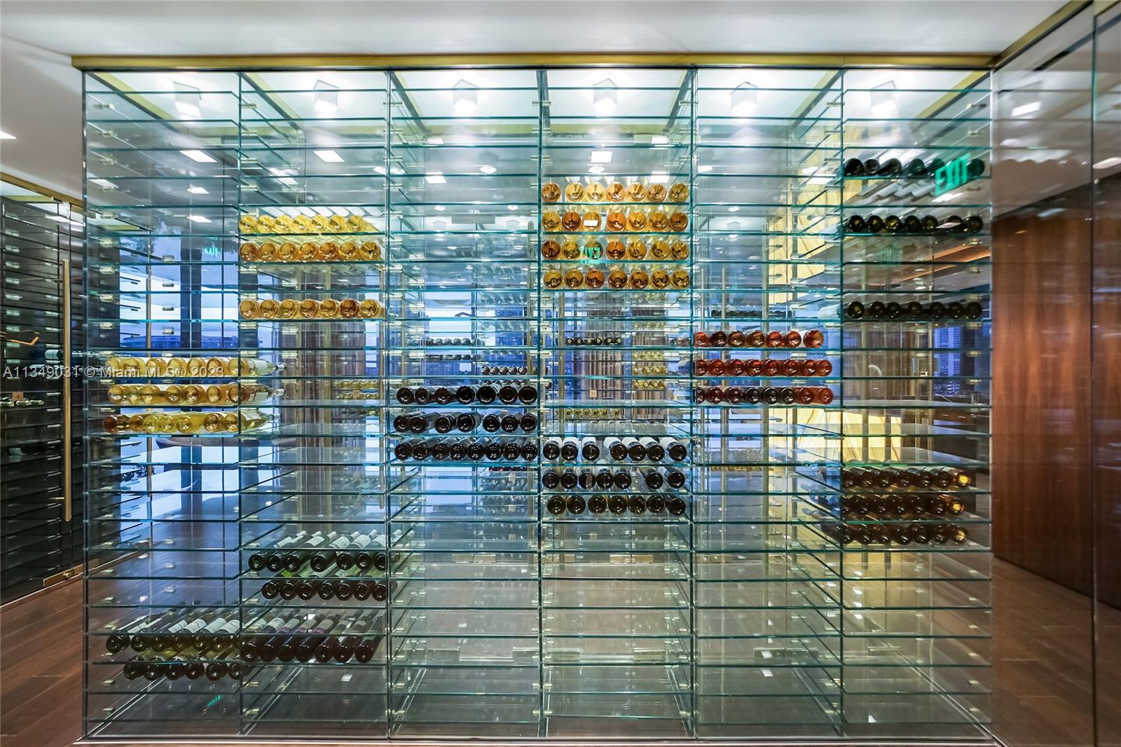 PRIVE CONDO - Residential