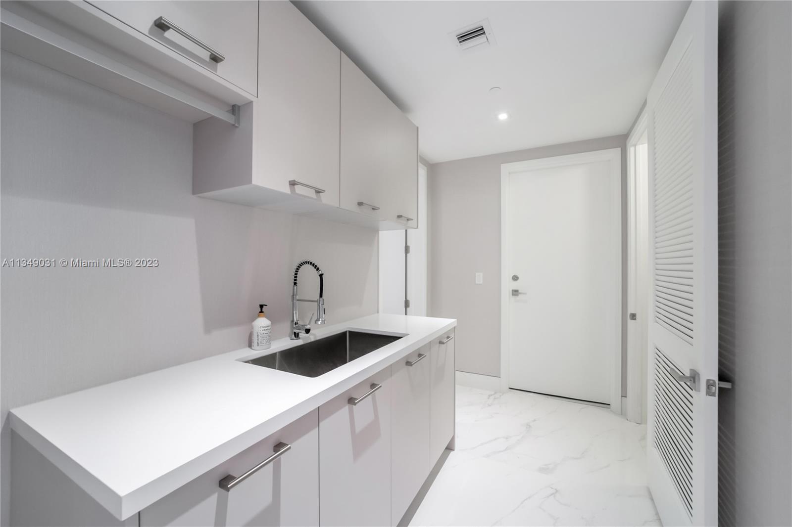 PRIVE CONDO - Residential