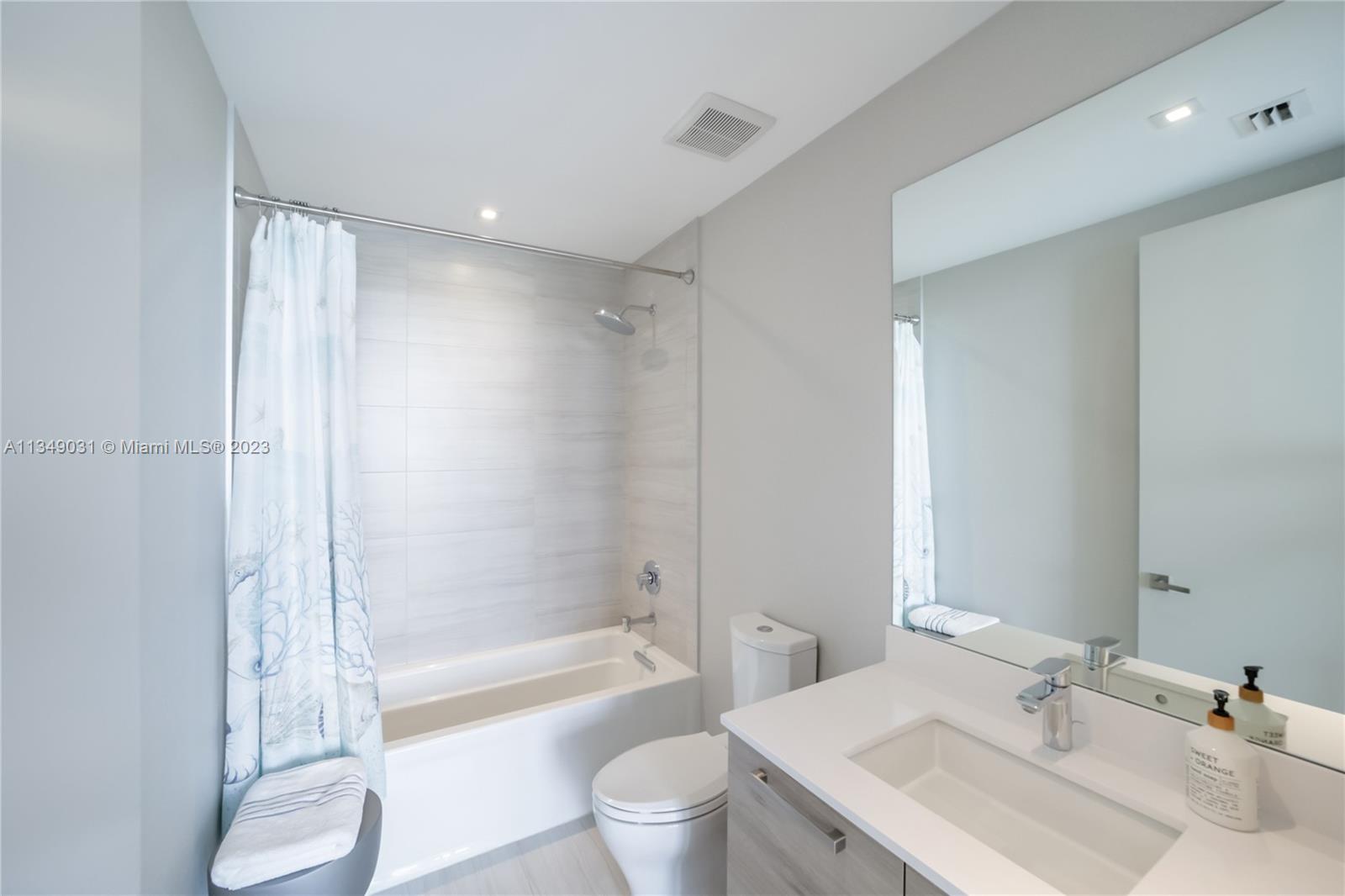 PRIVE CONDO - Residential