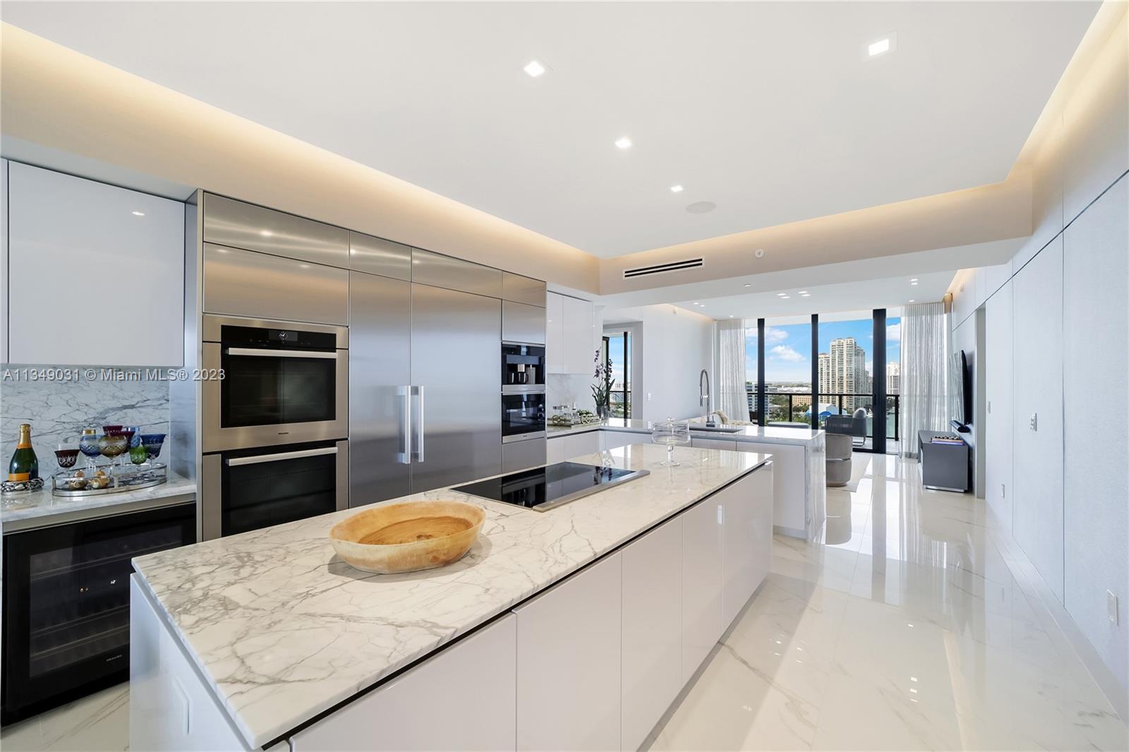 PRIVE CONDO - Residential