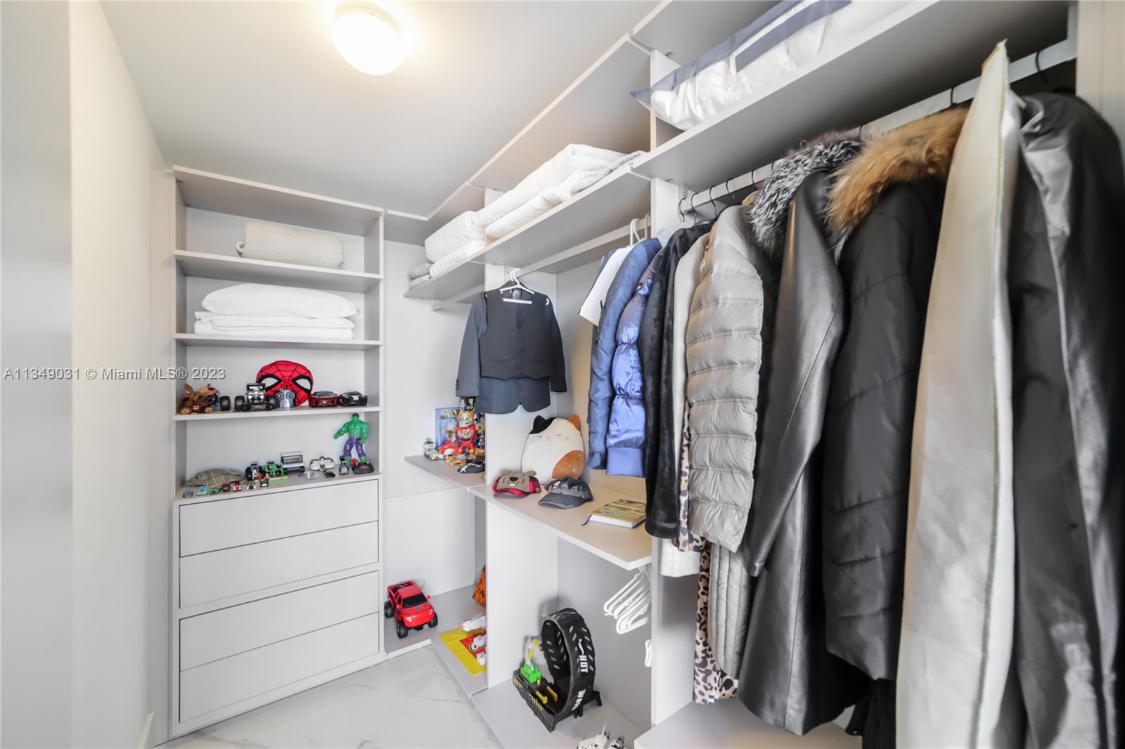 PRIVE CONDO - Residential