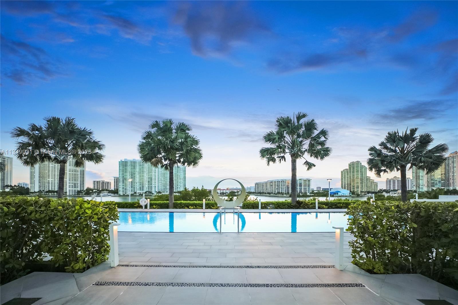 PRIVE CONDO - Residential