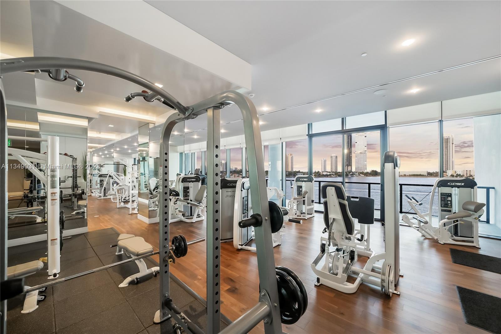 PRIVE CONDO - Residential