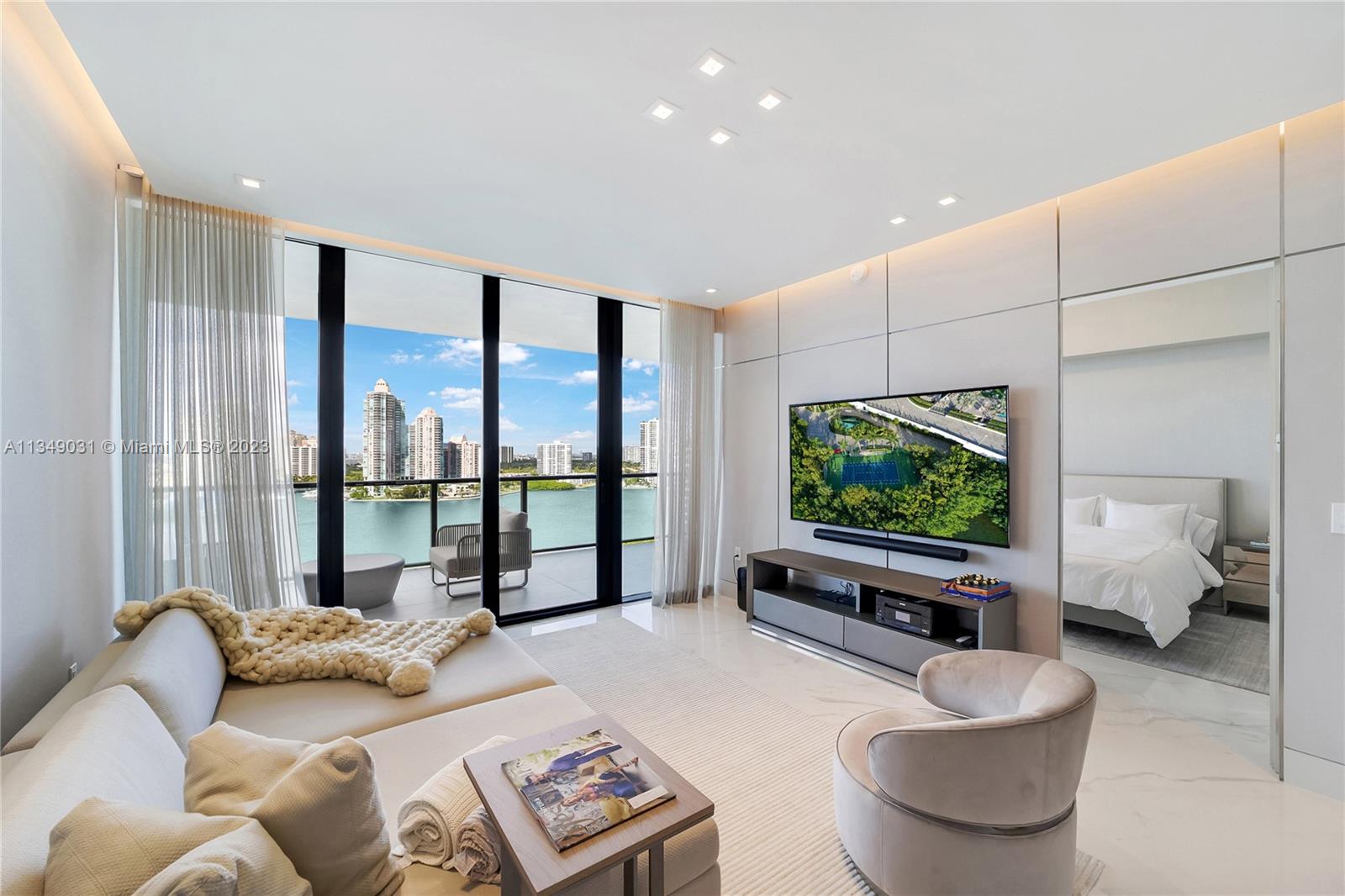 PRIVE CONDO - Residential