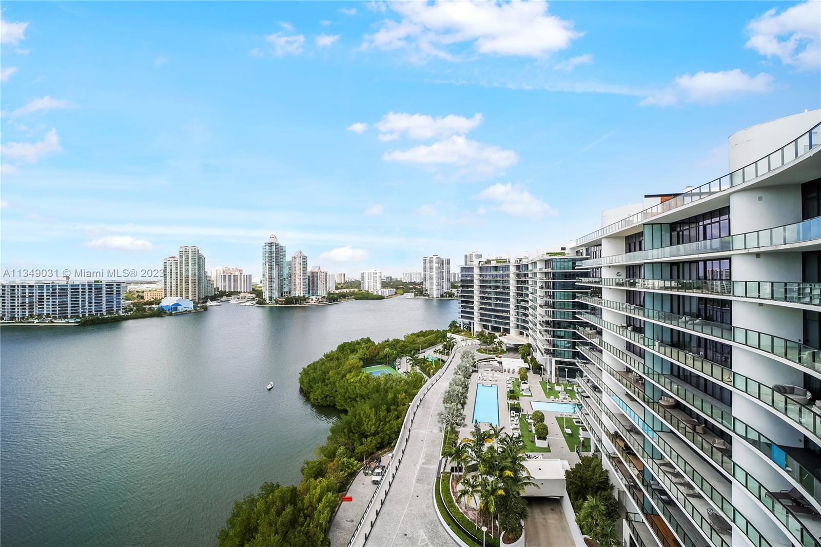 PRIVE CONDO - Residential