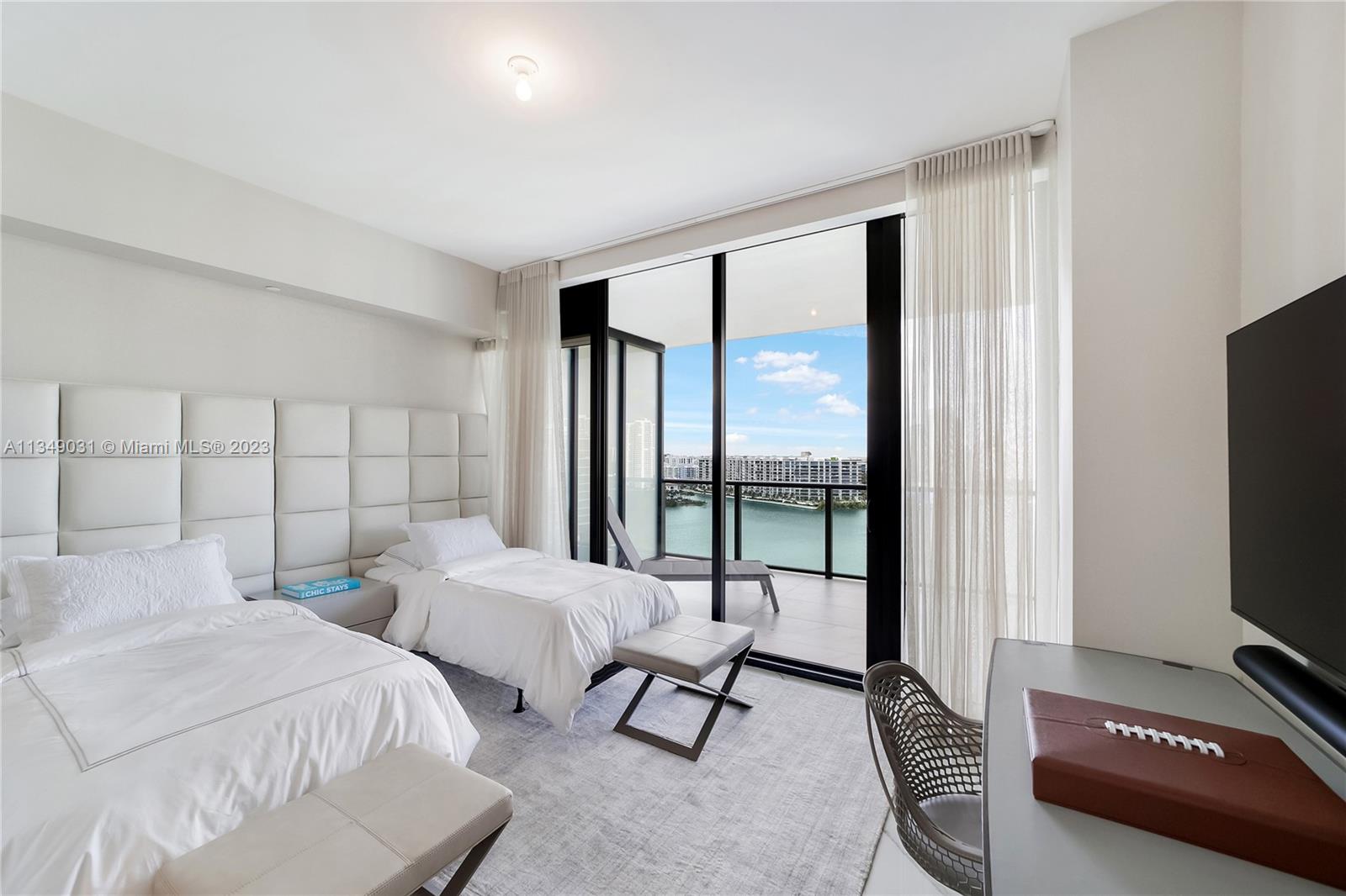 PRIVE CONDO - Residential