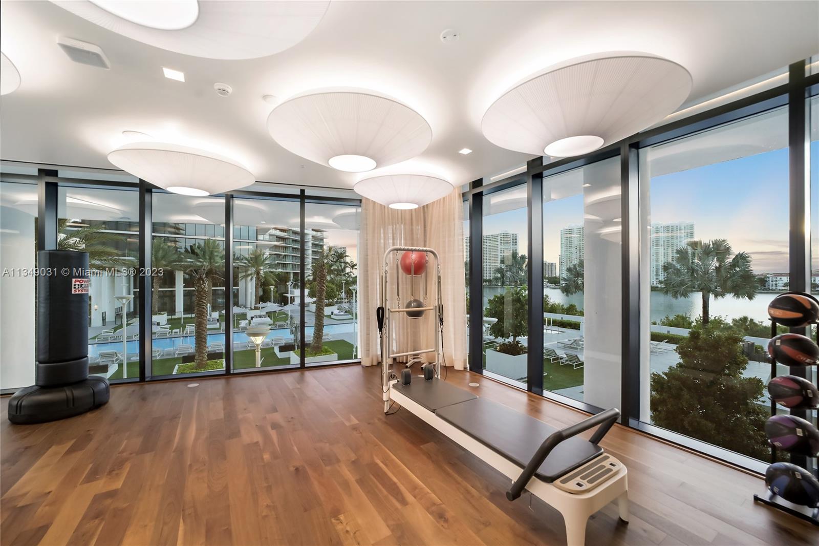 PRIVE CONDO - Residential