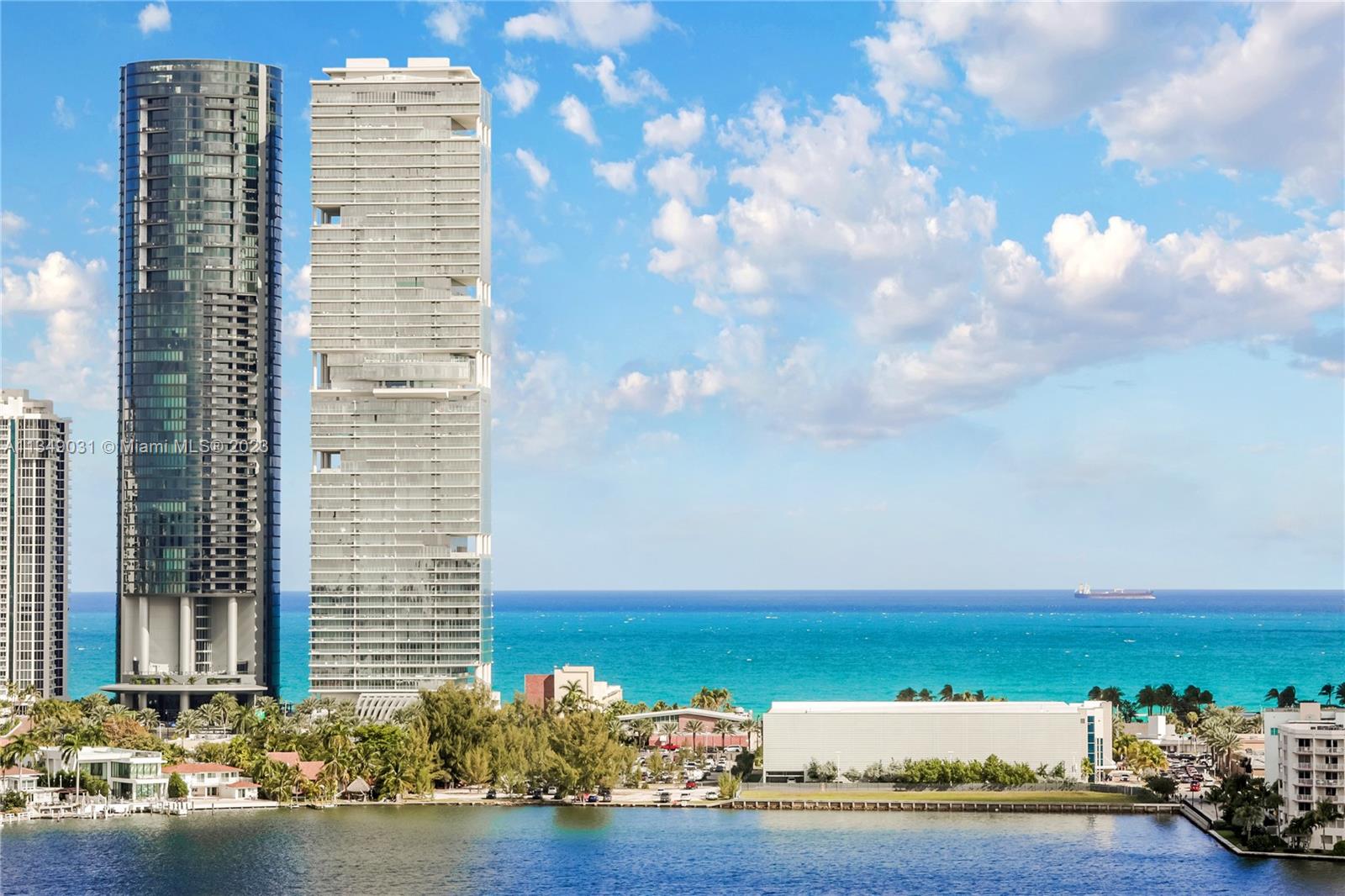 PRIVE CONDO - Residential