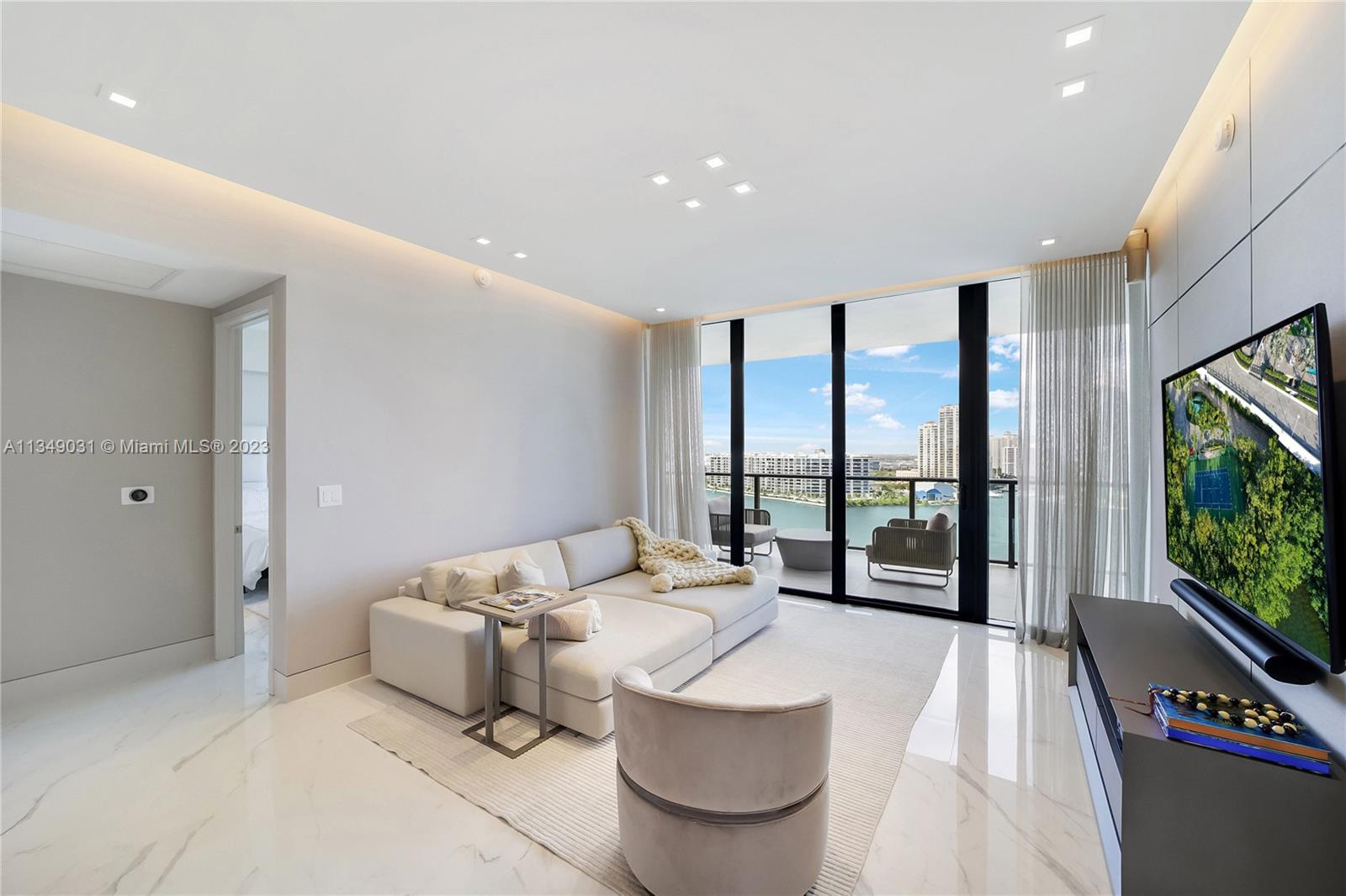 PRIVE CONDO - Residential