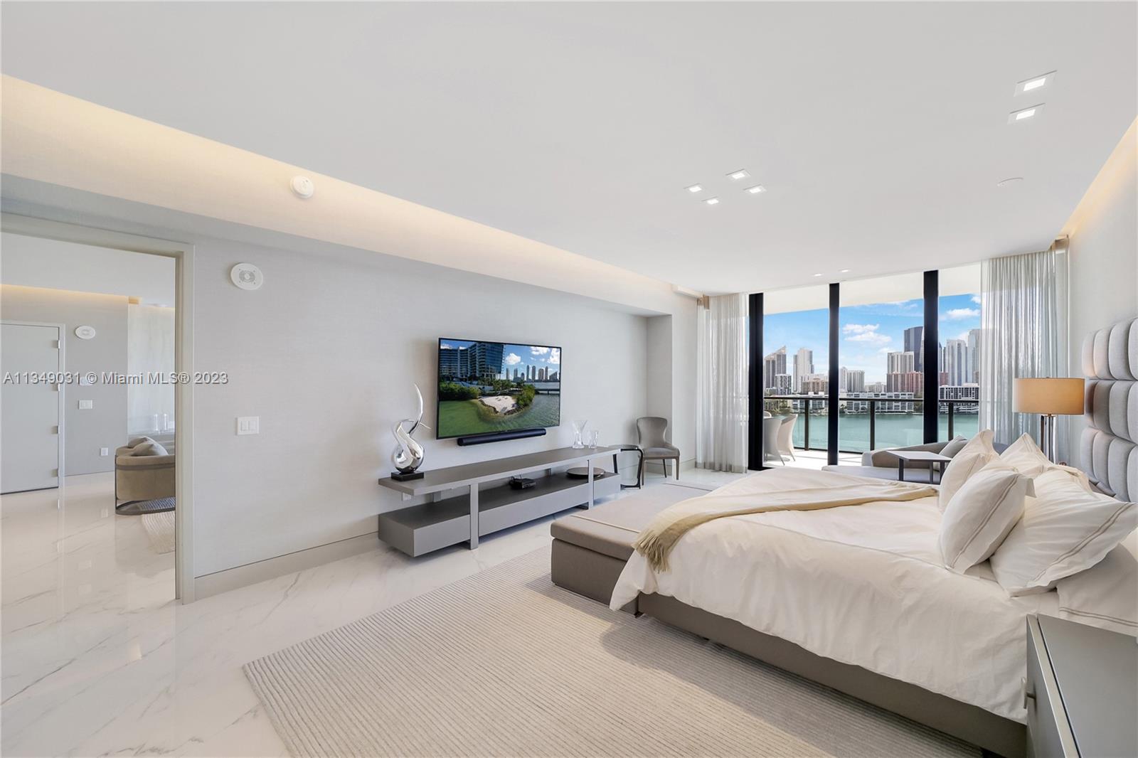 PRIVE CONDO - Residential