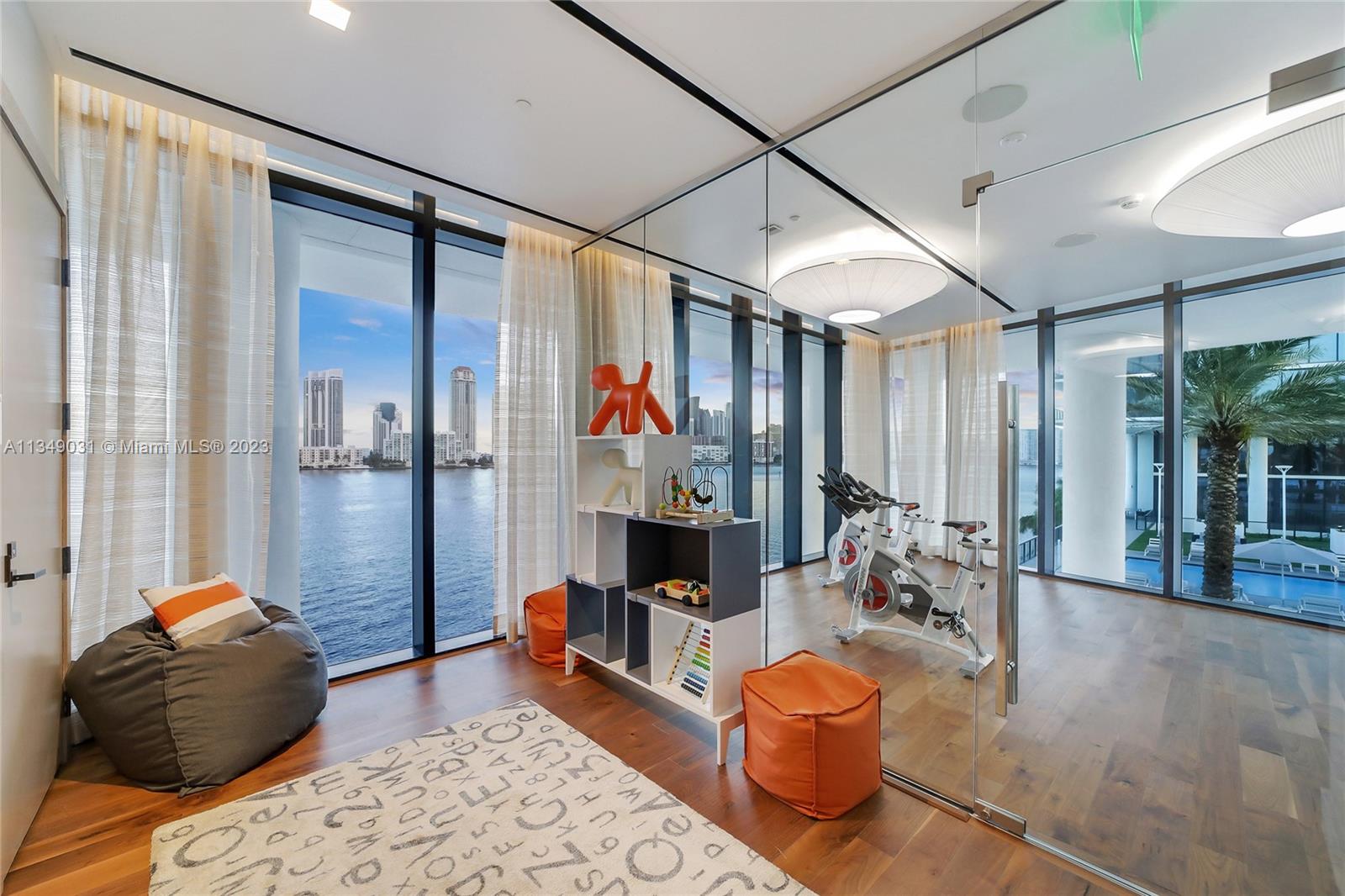 PRIVE CONDO - Residential