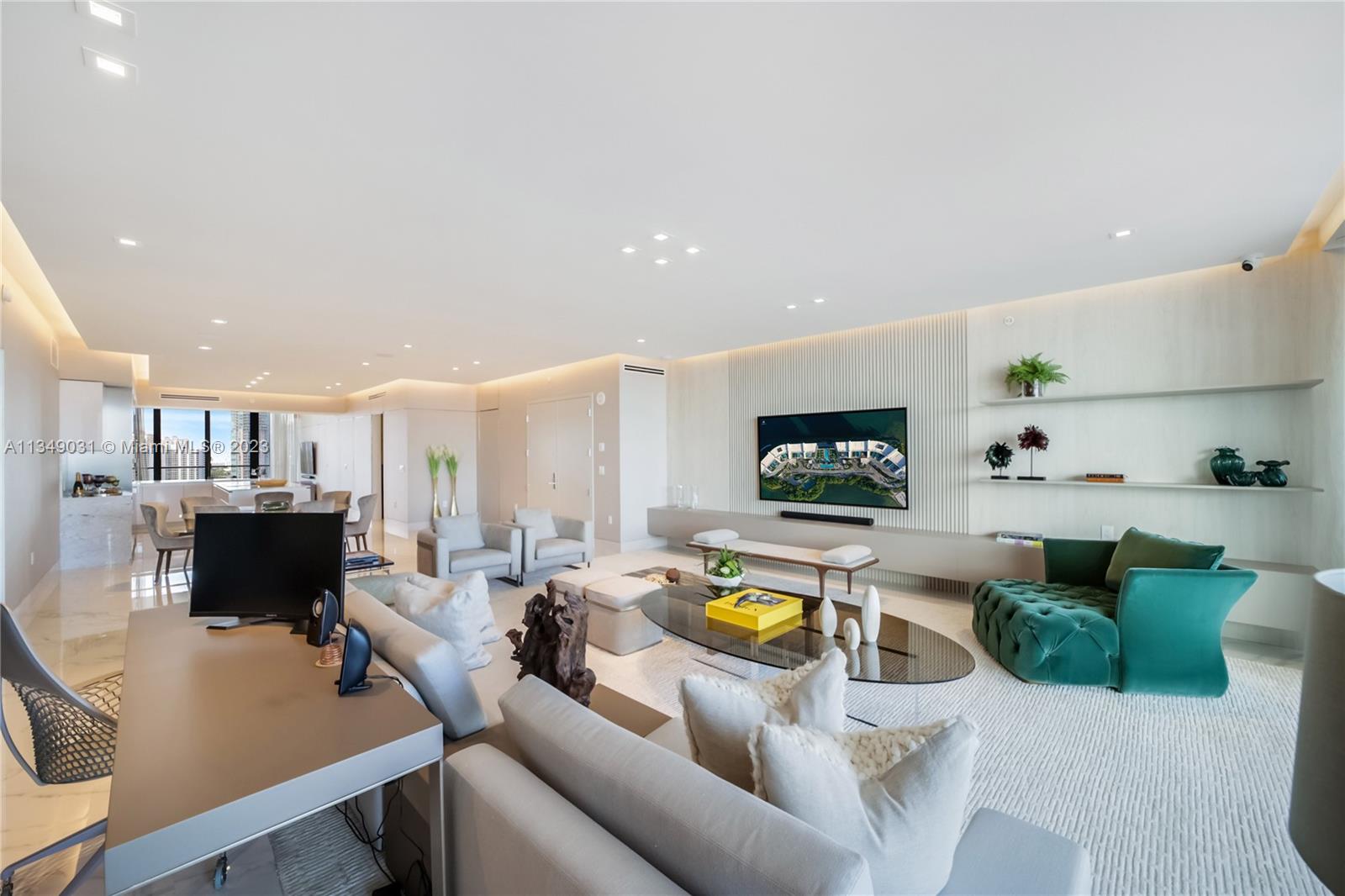 PRIVE CONDO - Residential