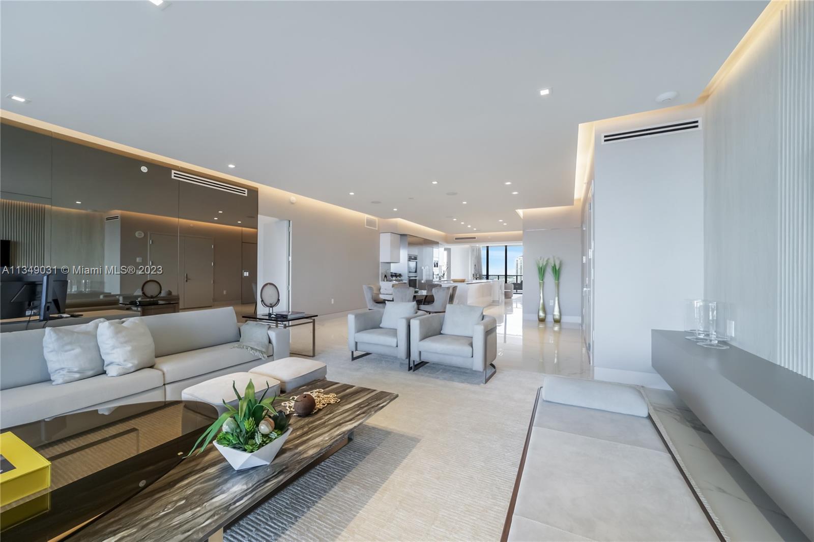 PRIVE CONDO - Residential
