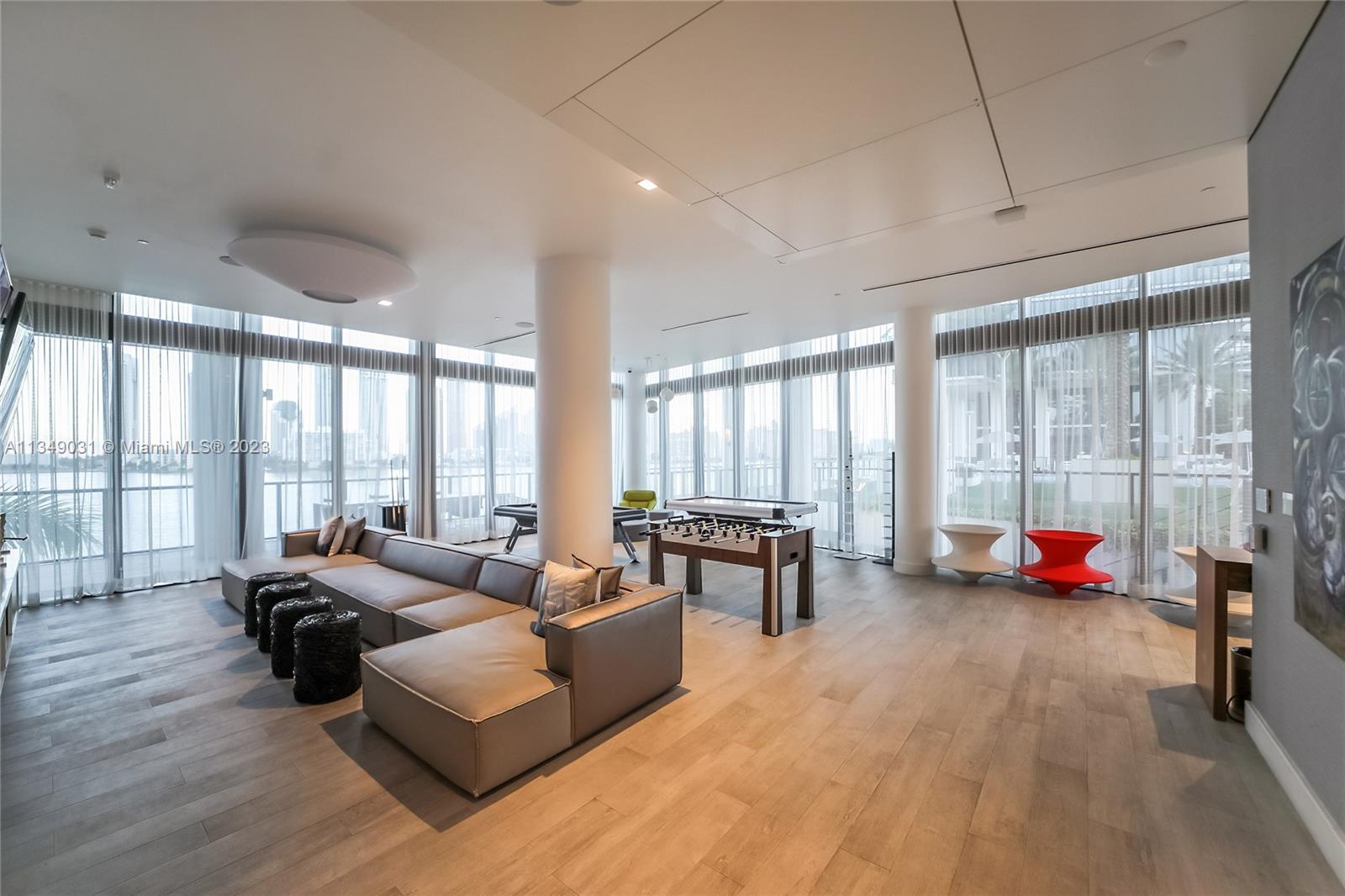 PRIVE CONDO - Residential