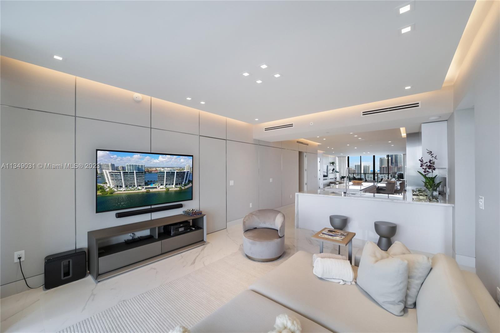 PRIVE CONDO - Residential