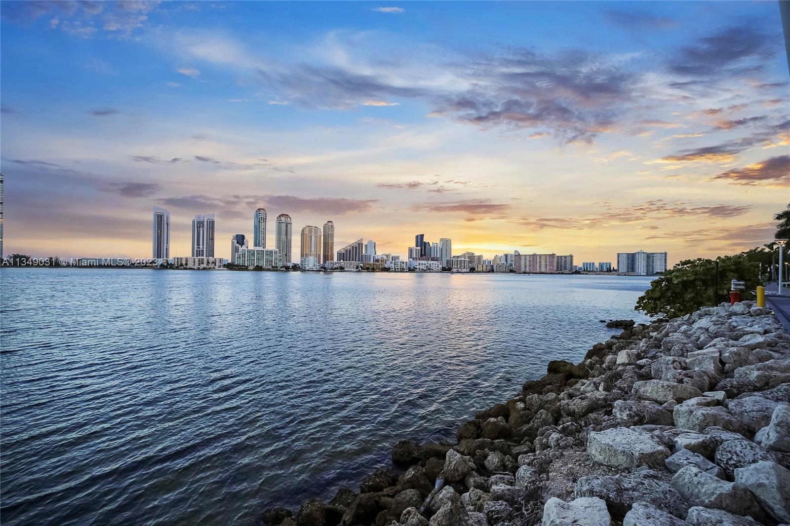 PRIVE CONDO - Residential