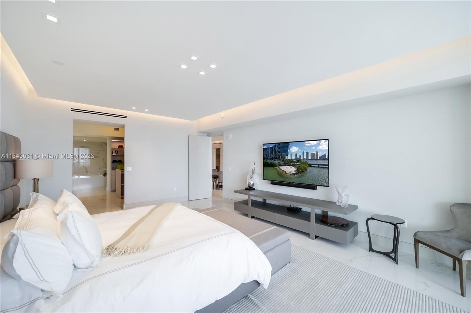 PRIVE CONDO - Residential