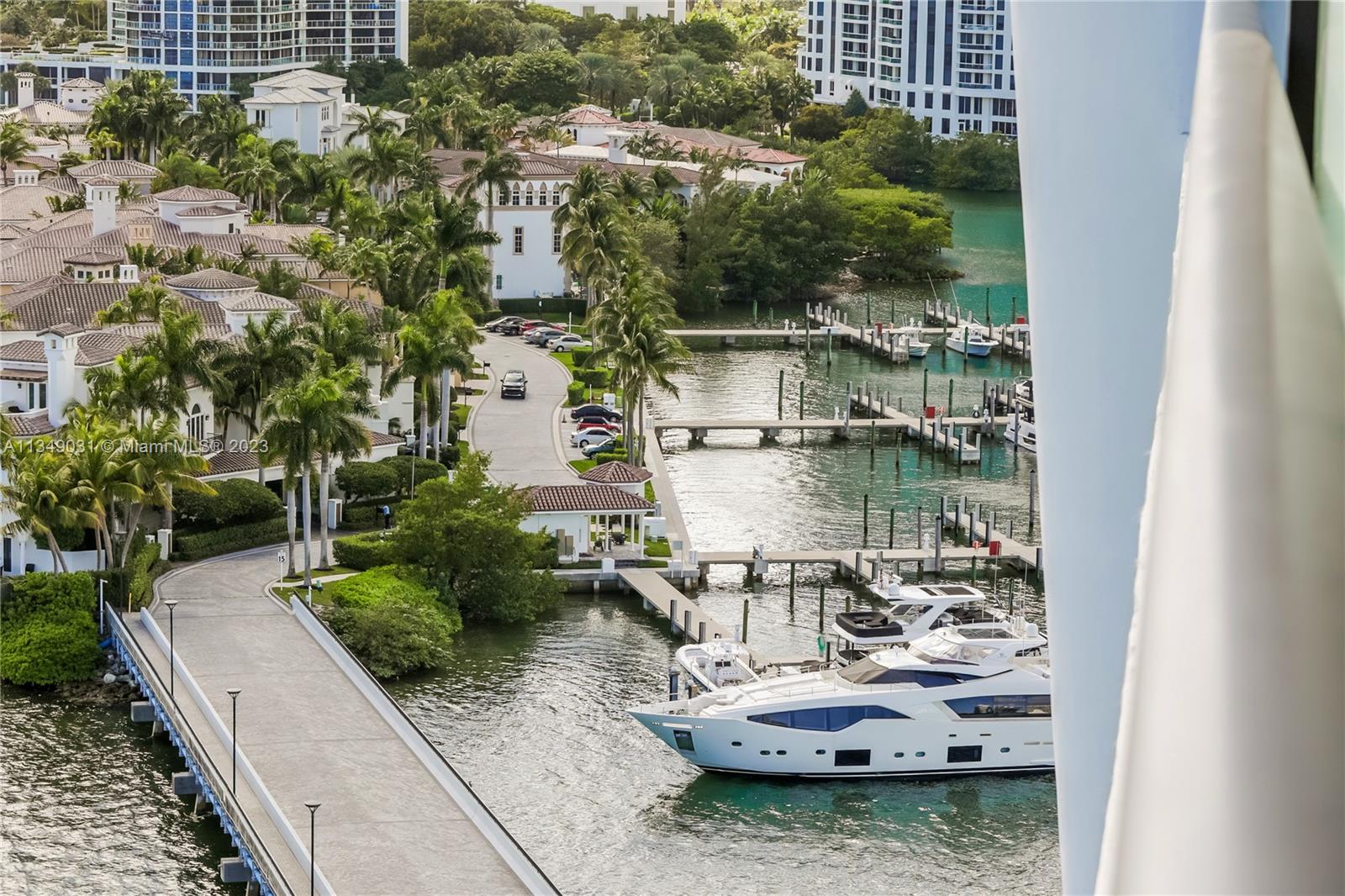 PRIVE CONDO - Residential