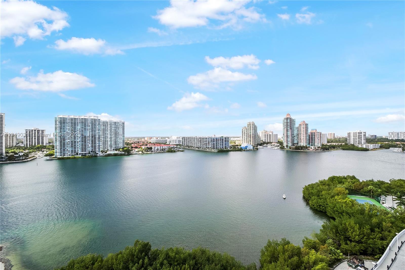 PRIVE CONDO - Residential