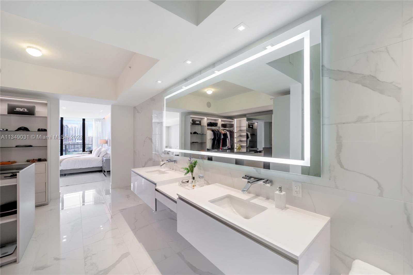 PRIVE CONDO - Residential