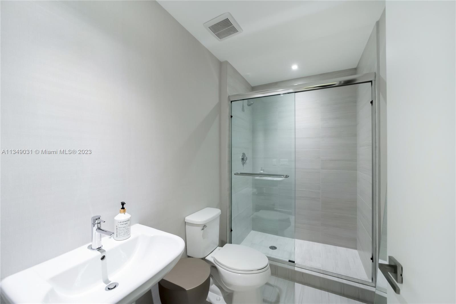 PRIVE CONDO - Residential